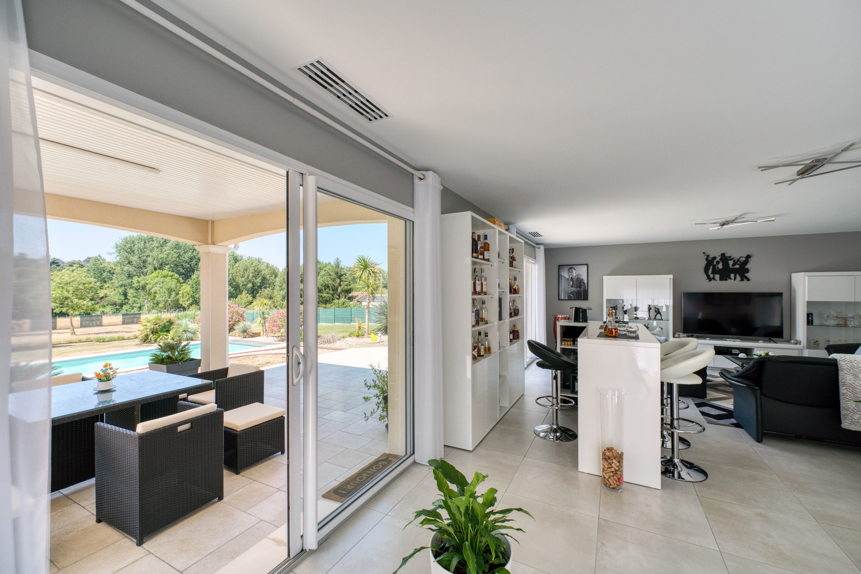  A Contemporary Masterpiece Overlooking Château de l