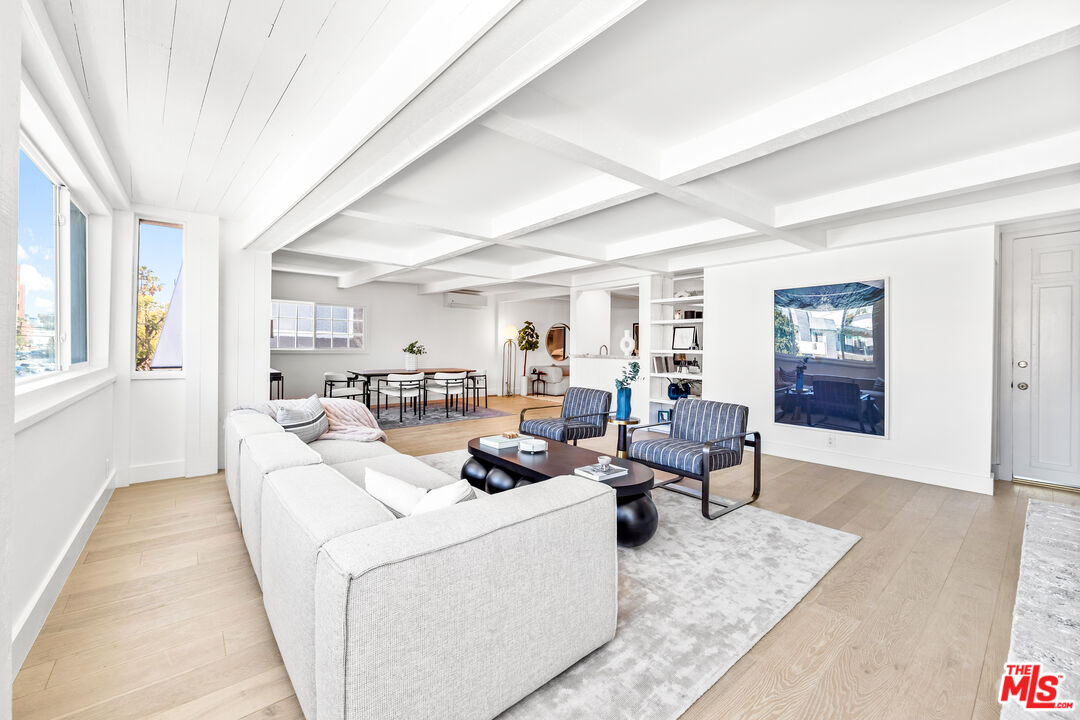 Los Angeles, California, 90049, United States, 3 Bedrooms Bedrooms, ,3 BathroomsBathrooms,Residential,For Sale,1890284
