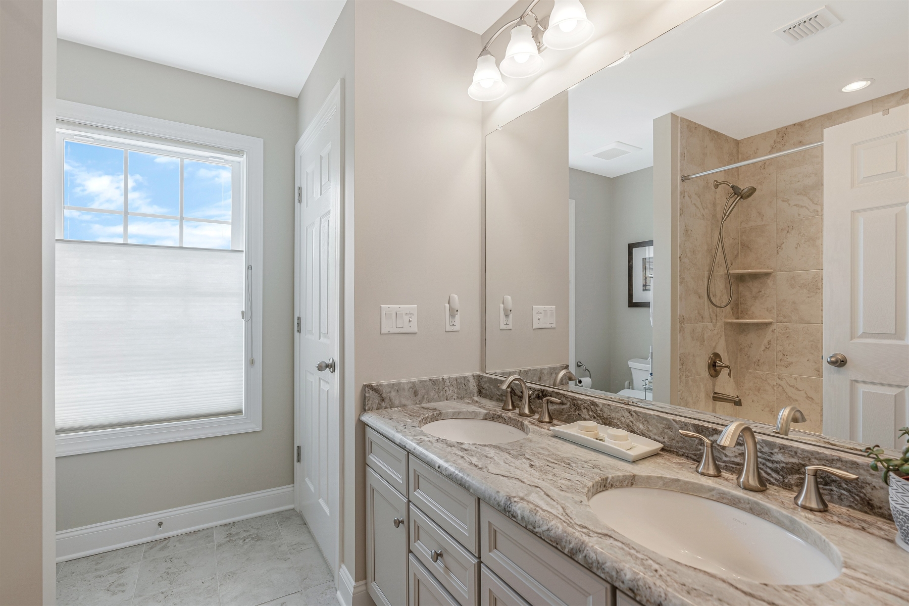  ?Residences at Columbia Park ? Impeccably Crafted End-Unit Townhome - 物件實景
