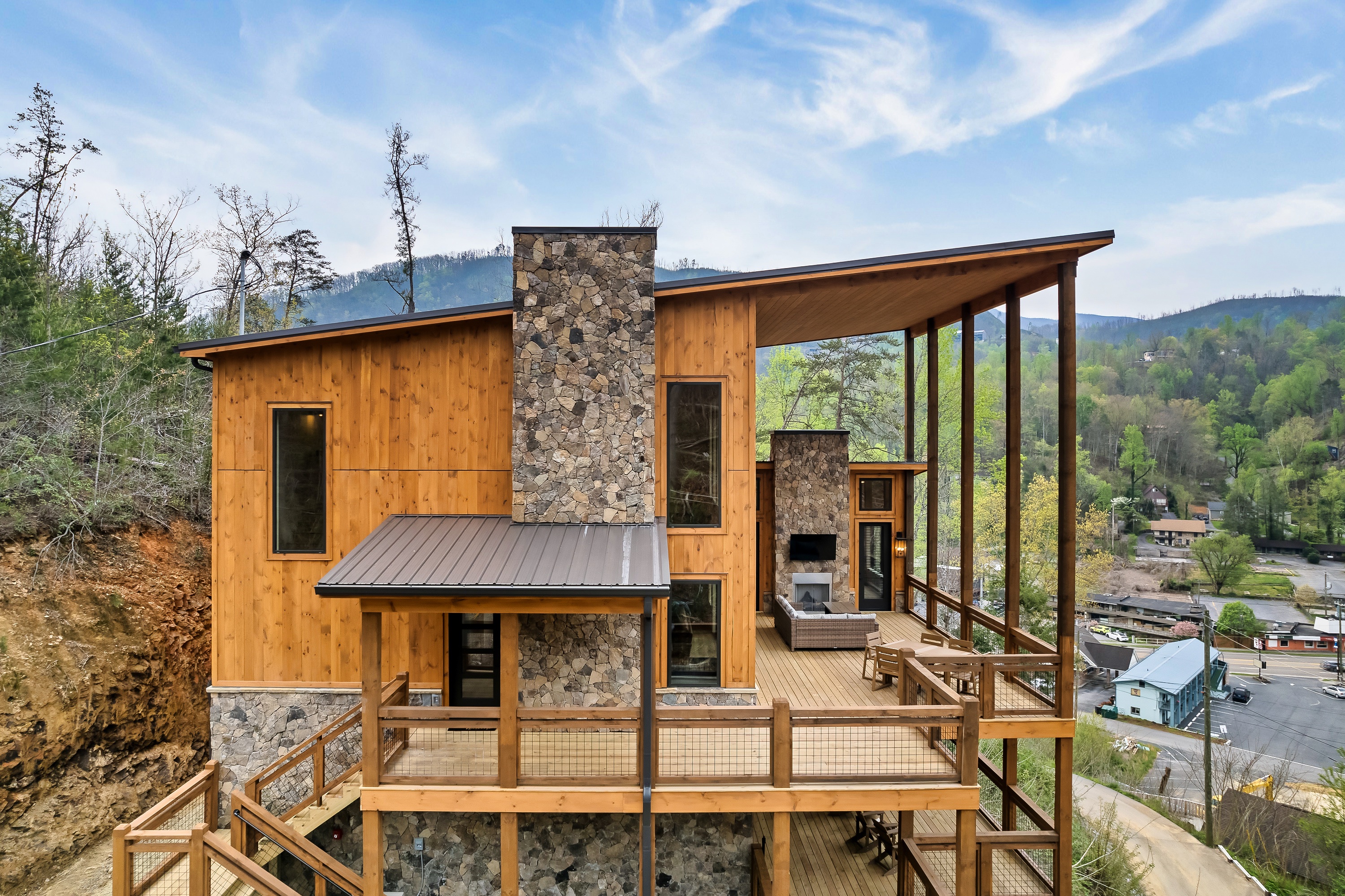 Gatlinburg, Tennessee, 37738, United States, 5 Bedrooms Bedrooms, ,4 BathroomsBathrooms,Residential,For Sale,1920322