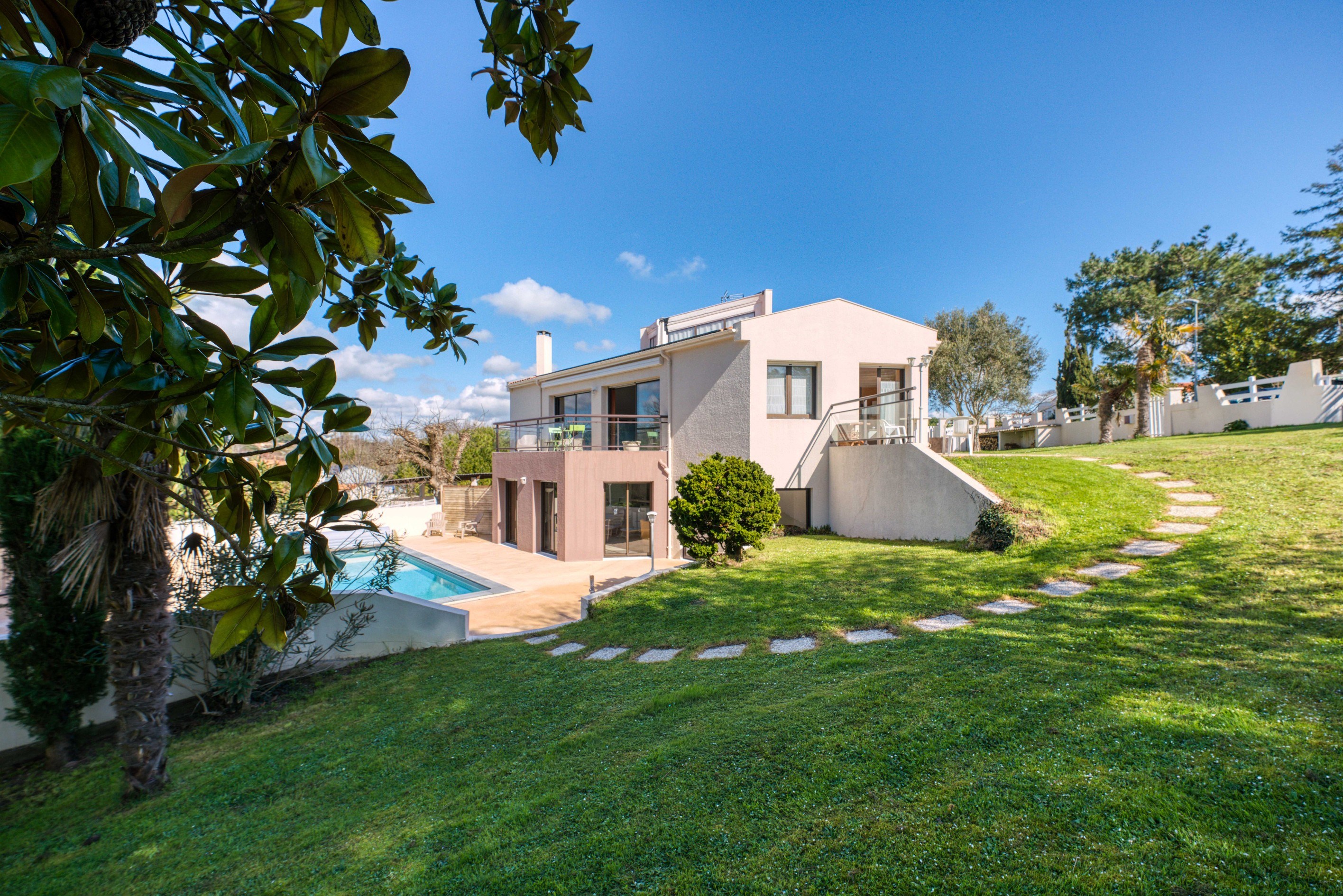  ELEGANT FAMILY VILLA WITH POOL AND LARGE GROUNDS JUST STEPS FROM NAUZAN BEACH - 物件實景