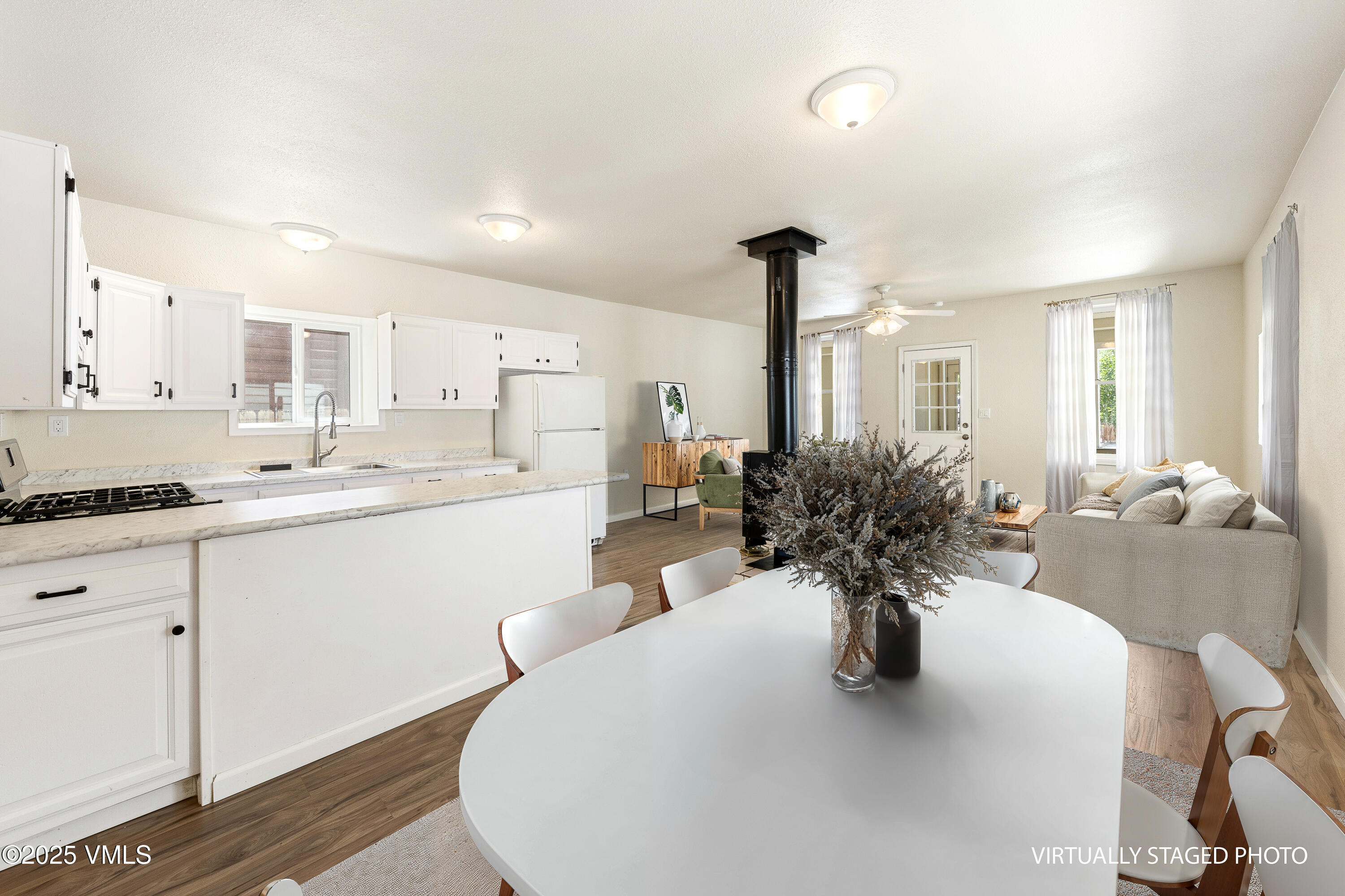 Gypsum, Colorado, 81637, United States, 2 Bedrooms Bedrooms, ,1 BathroomBathrooms,Residential,For Sale,1849053