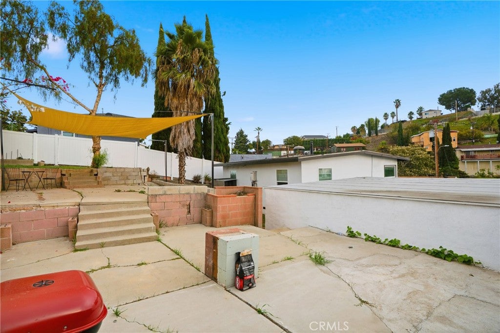 Los Angeles, California, 90063, United States, 2 Bedrooms Bedrooms, ,1 BathroomBathrooms,Residential,For Sale,1990797