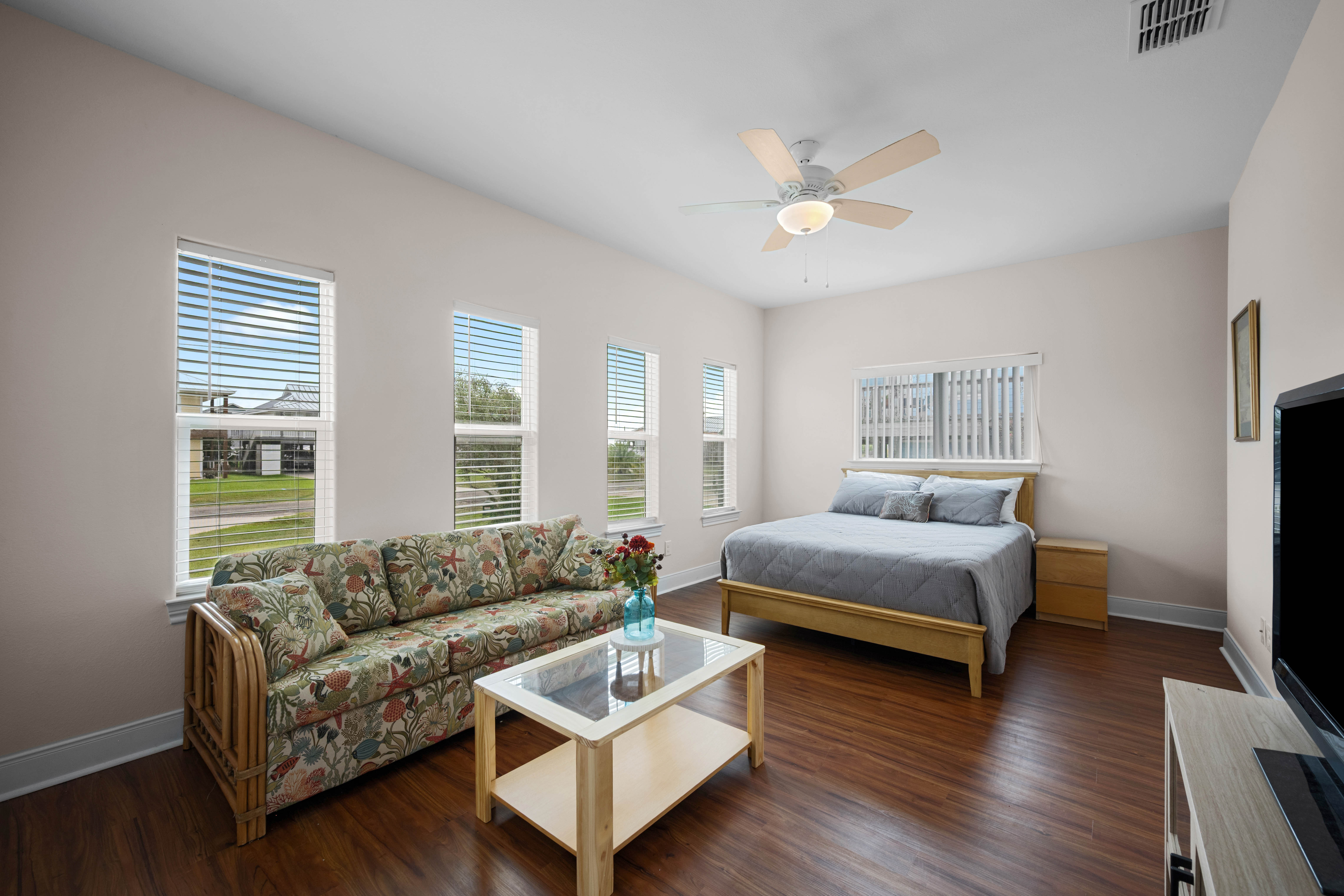  Beautiful Coastal Home on Oversized Lot - 物件實景