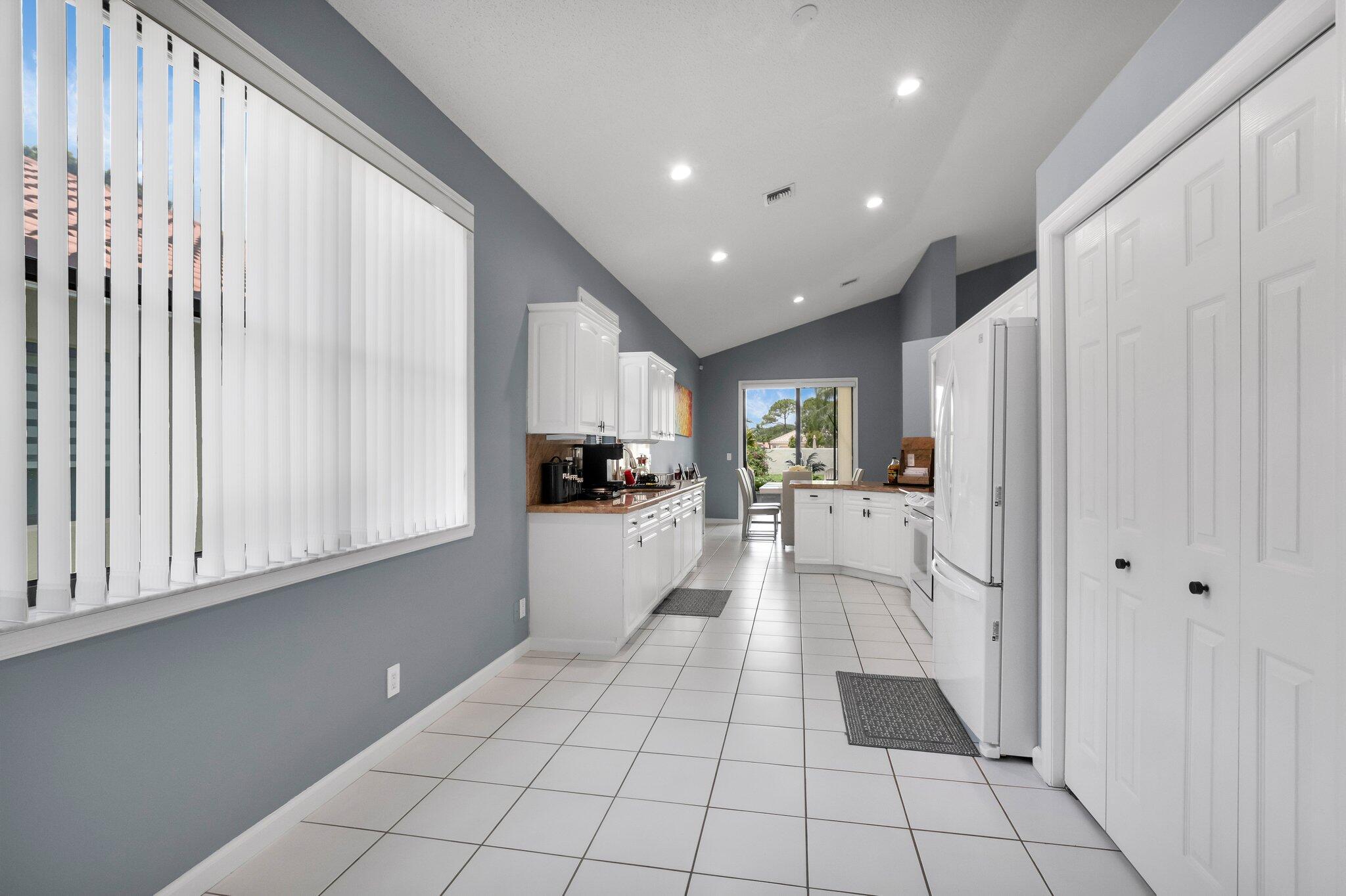 Boynton Beach, Florida, 33436, United States, 2 Bedrooms Bedrooms, ,2 BathroomsBathrooms,Residential,For Sale,1838733