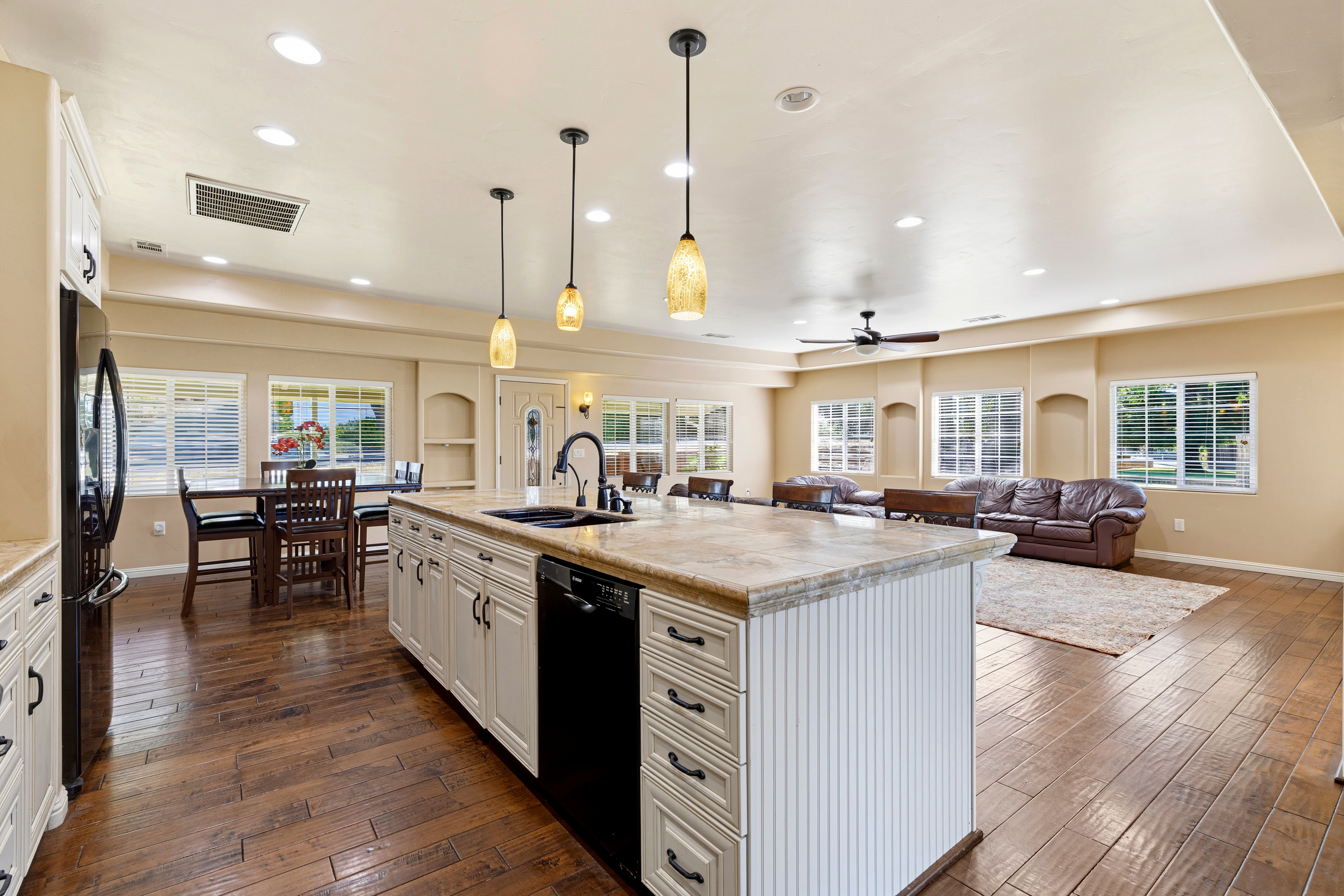  8723 Phoenix Avenue, Fair Oaks, CA 95628 - 物件實景