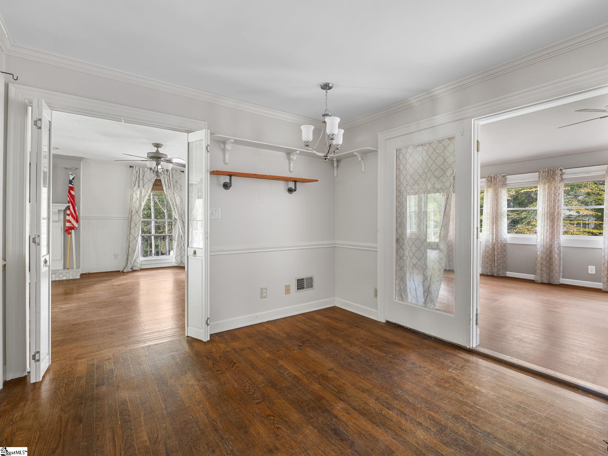Spartanburg, South Carolina, 29301, United States, 4 Bedrooms Bedrooms, ,3 BathroomsBathrooms,Residential,For Sale,1950138