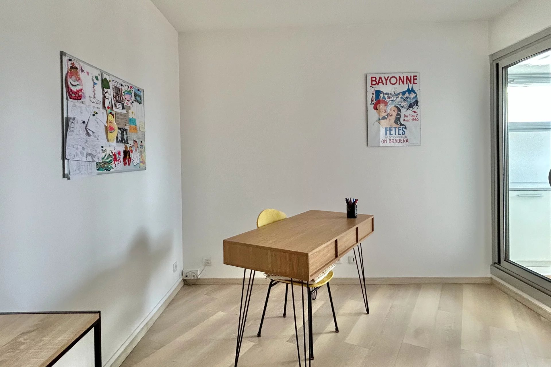 Bordeaux, New Aquitaine, 33000, FR, 3 Bedrooms Bedrooms, ,4 BathroomsBathrooms,Residential,For Sale,1848748