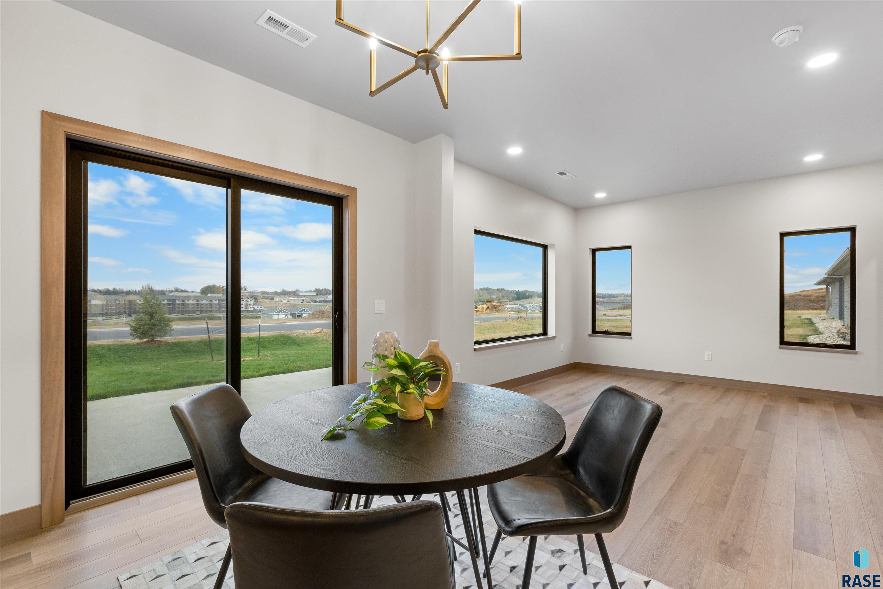 Sioux Falls, South Dakota, 57110, United States, 3 Bedrooms Bedrooms, ,2 BathroomsBathrooms,Residential,For Sale,1847243
