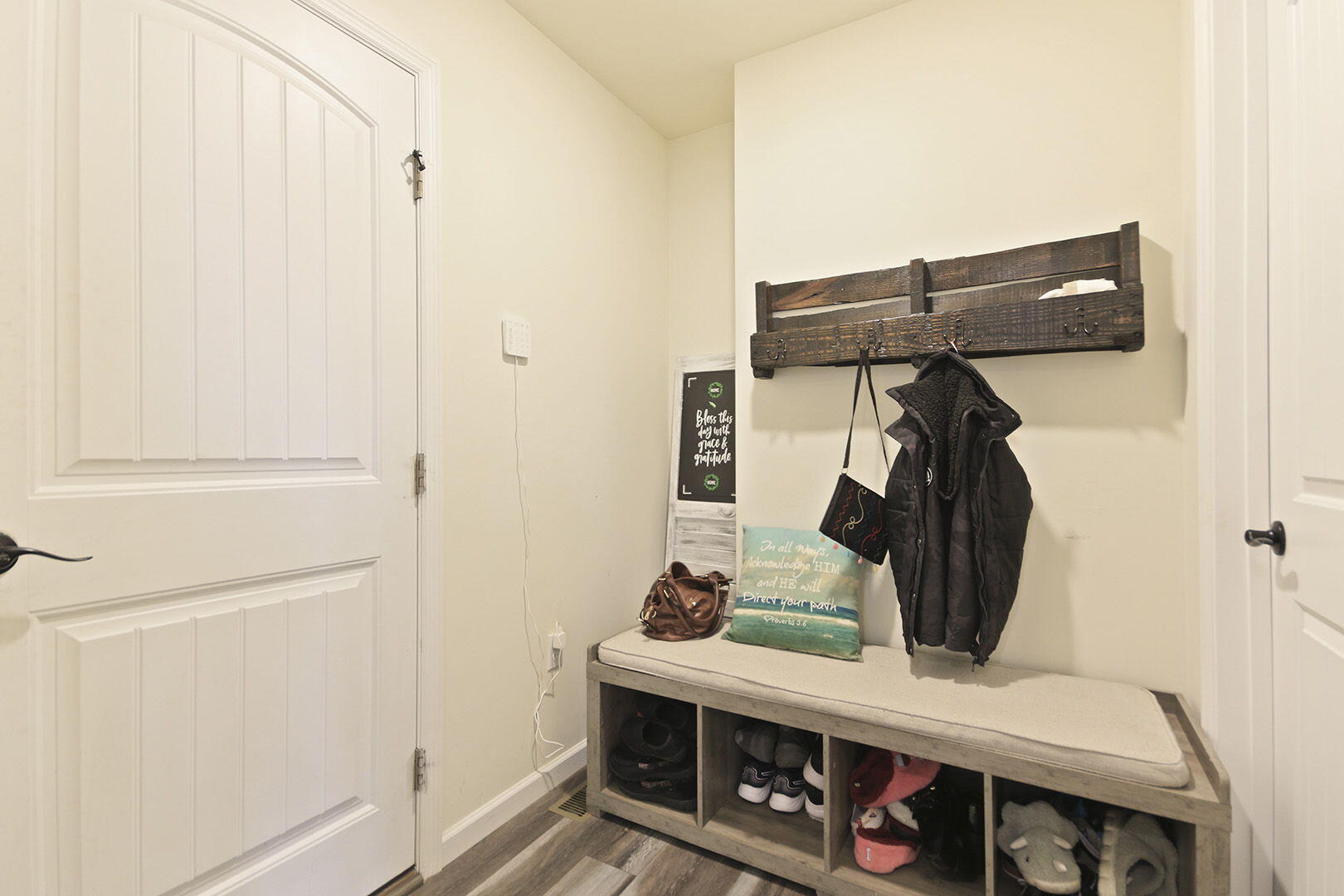 ASHLAND, Missouri, 65010, United States, 4 Bedrooms Bedrooms, ,3 BathroomsBathrooms,Residential,For Sale,1981891