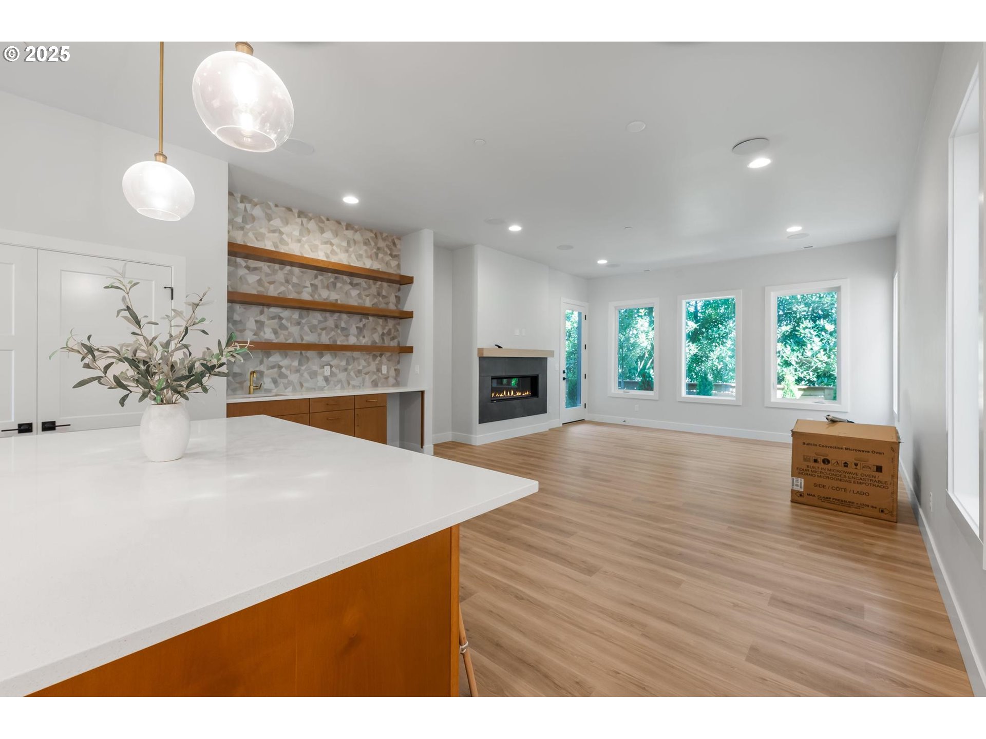 Portland, Oregon, 97219, United States, 3 Bedrooms Bedrooms, ,2 BathroomsBathrooms,Residential,For Sale,1699870