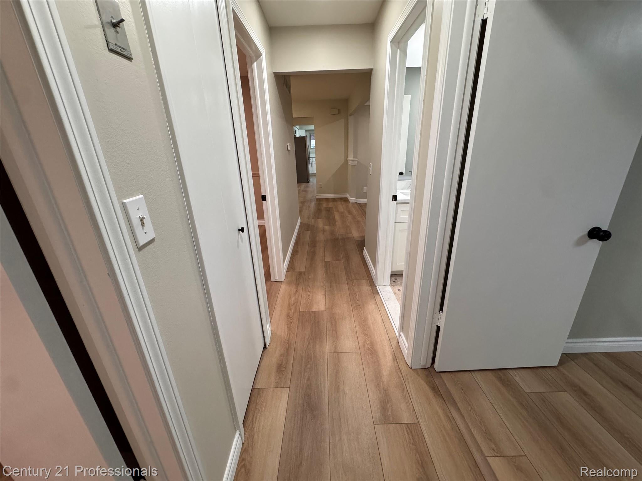 Troy, Michigan, 48085, United States, 4 Bedrooms Bedrooms, ,3 BathroomsBathrooms,Residential,For Sale,2009052