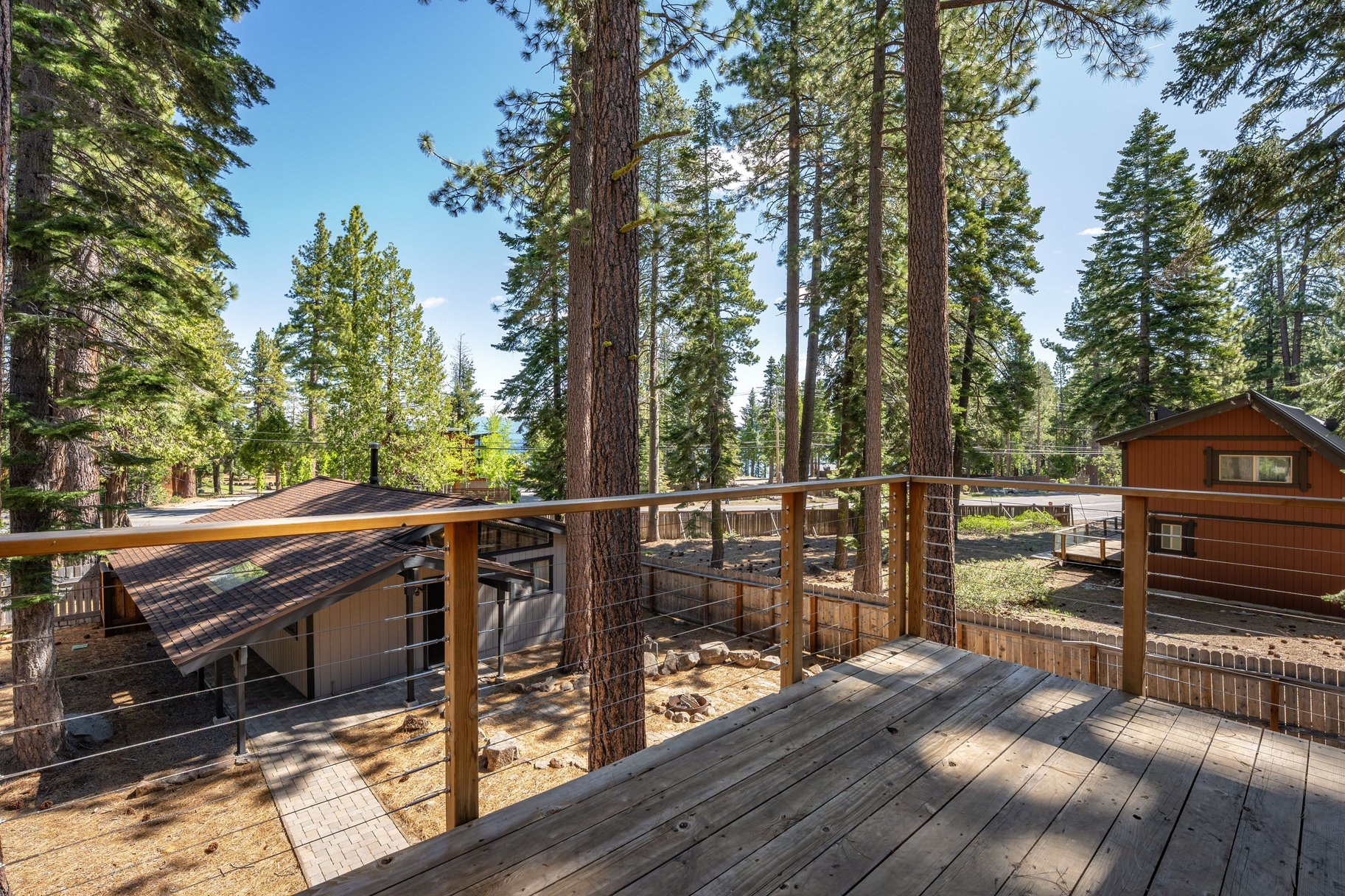  Loved and Cared For West Shore Home with Large Detached Garage and ADU Potential - 物件實景