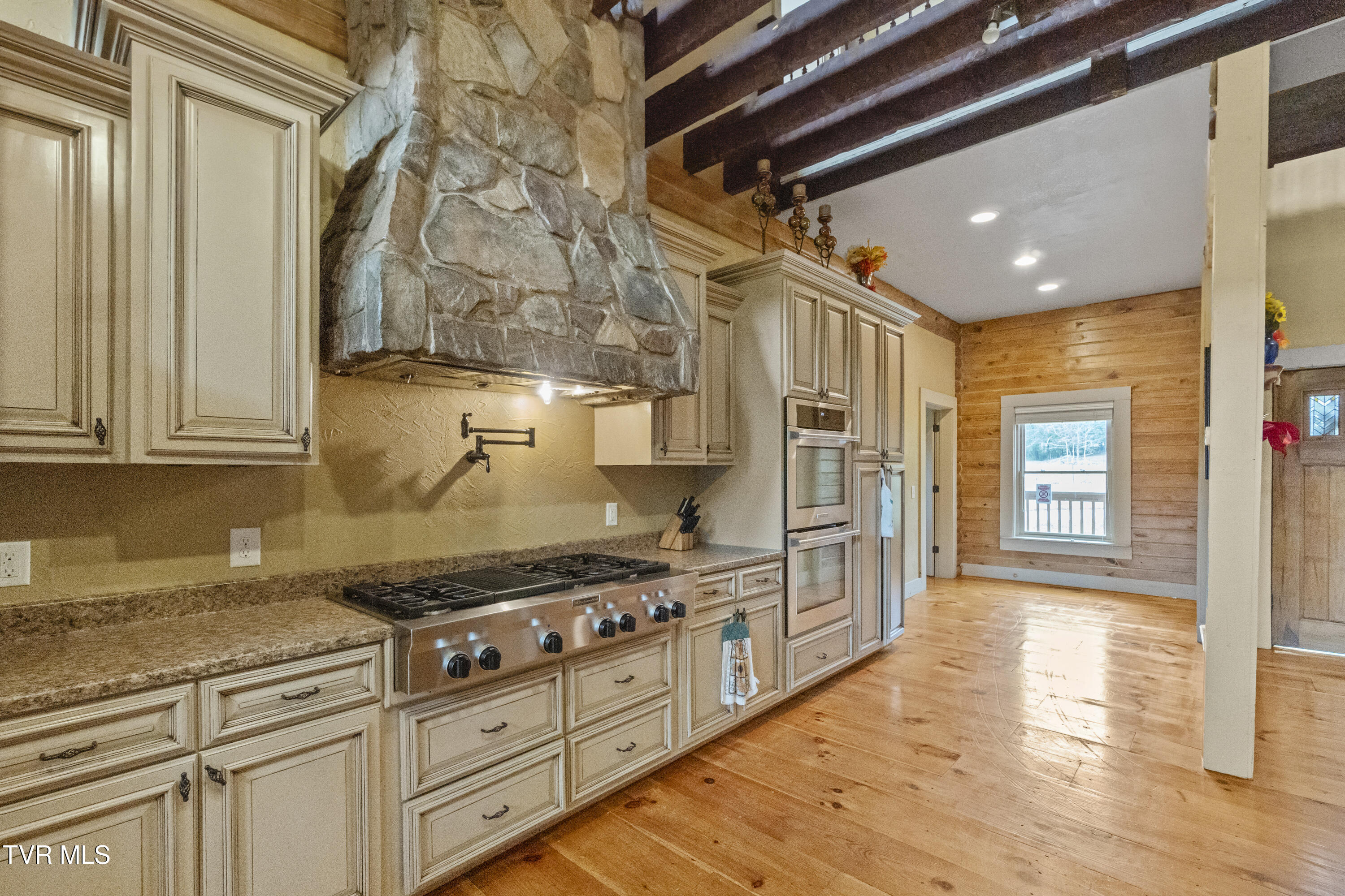 Greeneville, Tennessee, 37745, United States, 5 Bedrooms Bedrooms, ,4 BathroomsBathrooms,Residential,For Sale,1981962