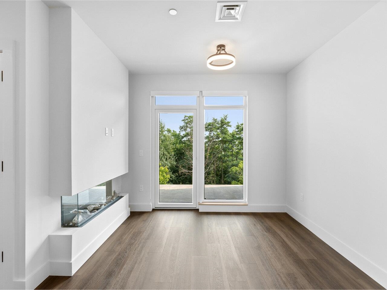 Burlington, Vermont, 05401, United States, 2 Bedrooms Bedrooms, ,1 BathroomBathrooms,Residential,For Sale,1941780