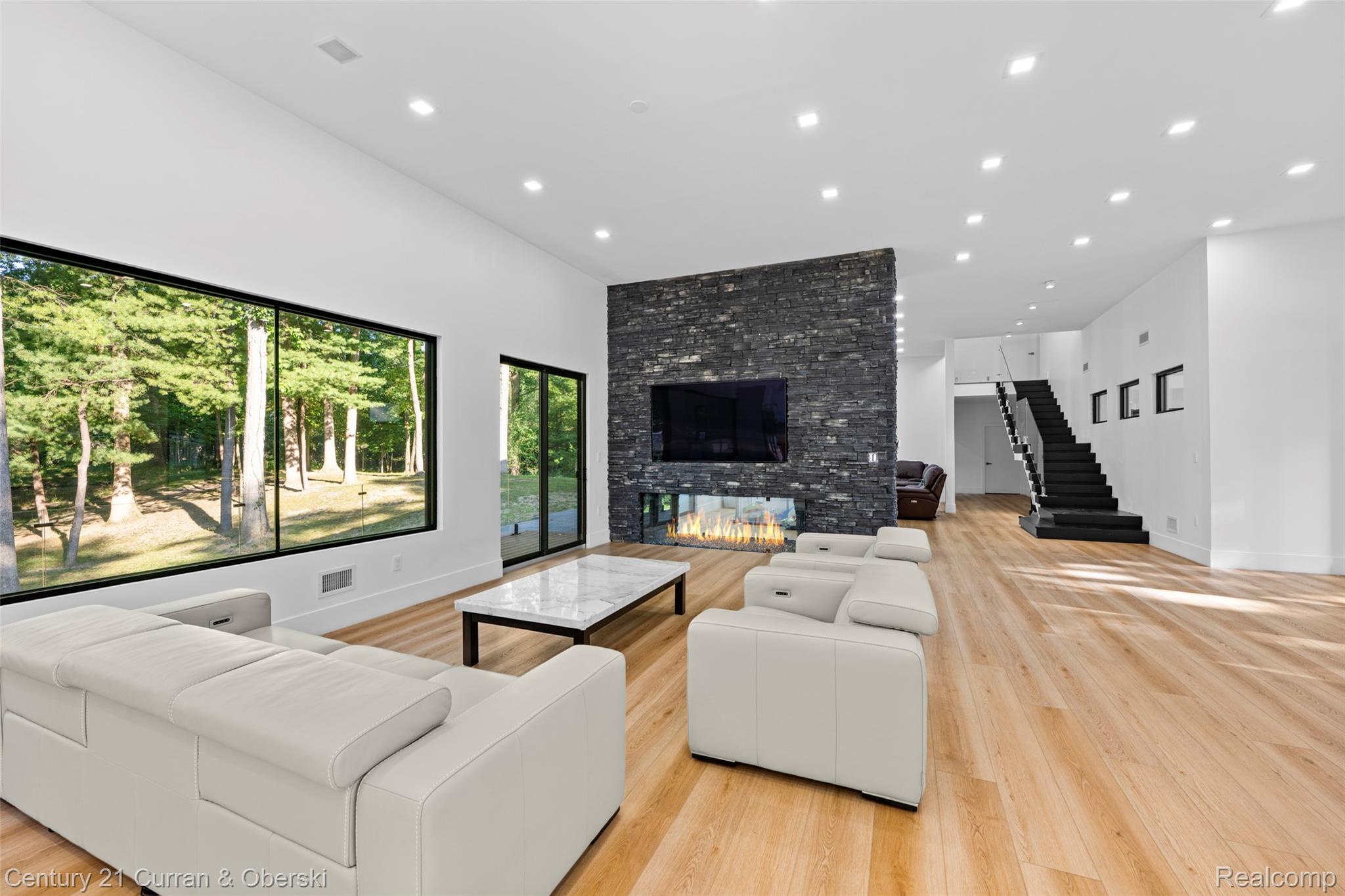 Farmington, Michigan, 48334, United States, 7 Bedrooms Bedrooms, ,8 BathroomsBathrooms,Residential,For Sale,1980731