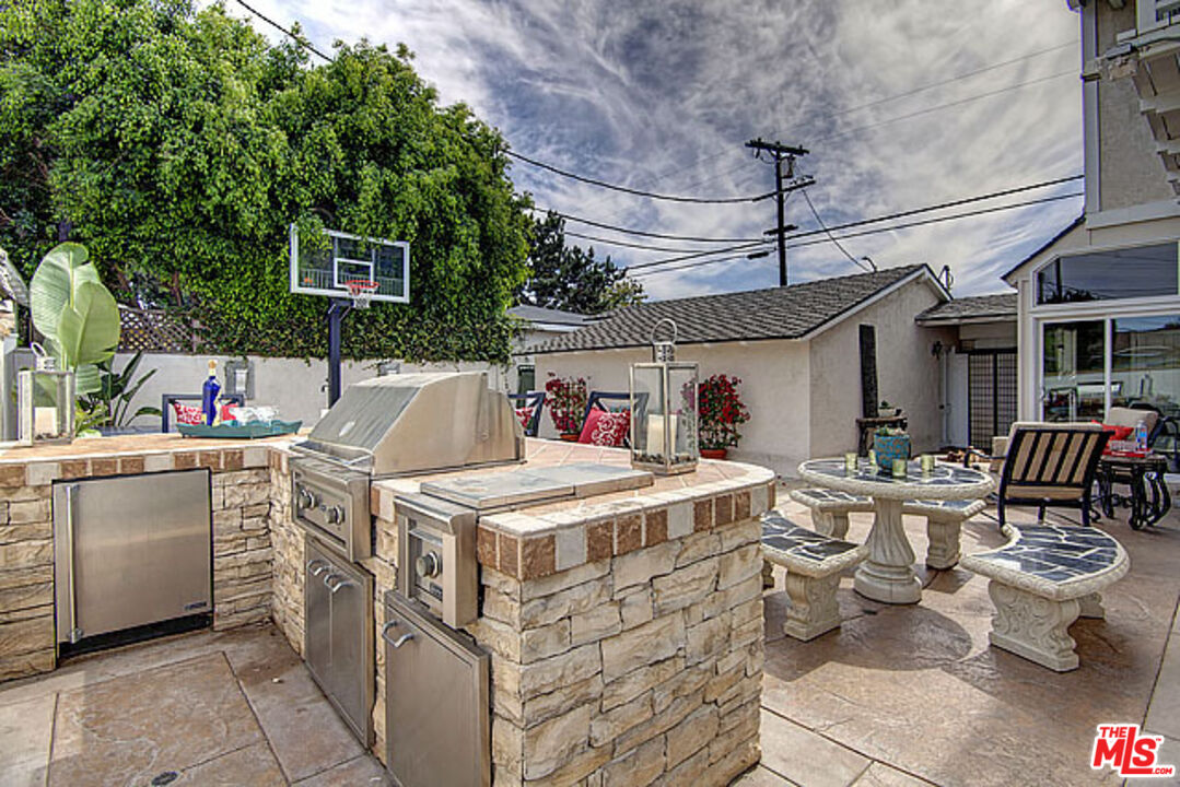 Westchester, California, 90045, United States, 4 Bedrooms Bedrooms, ,1 BathroomBathrooms,Residential,For Sale,1917458