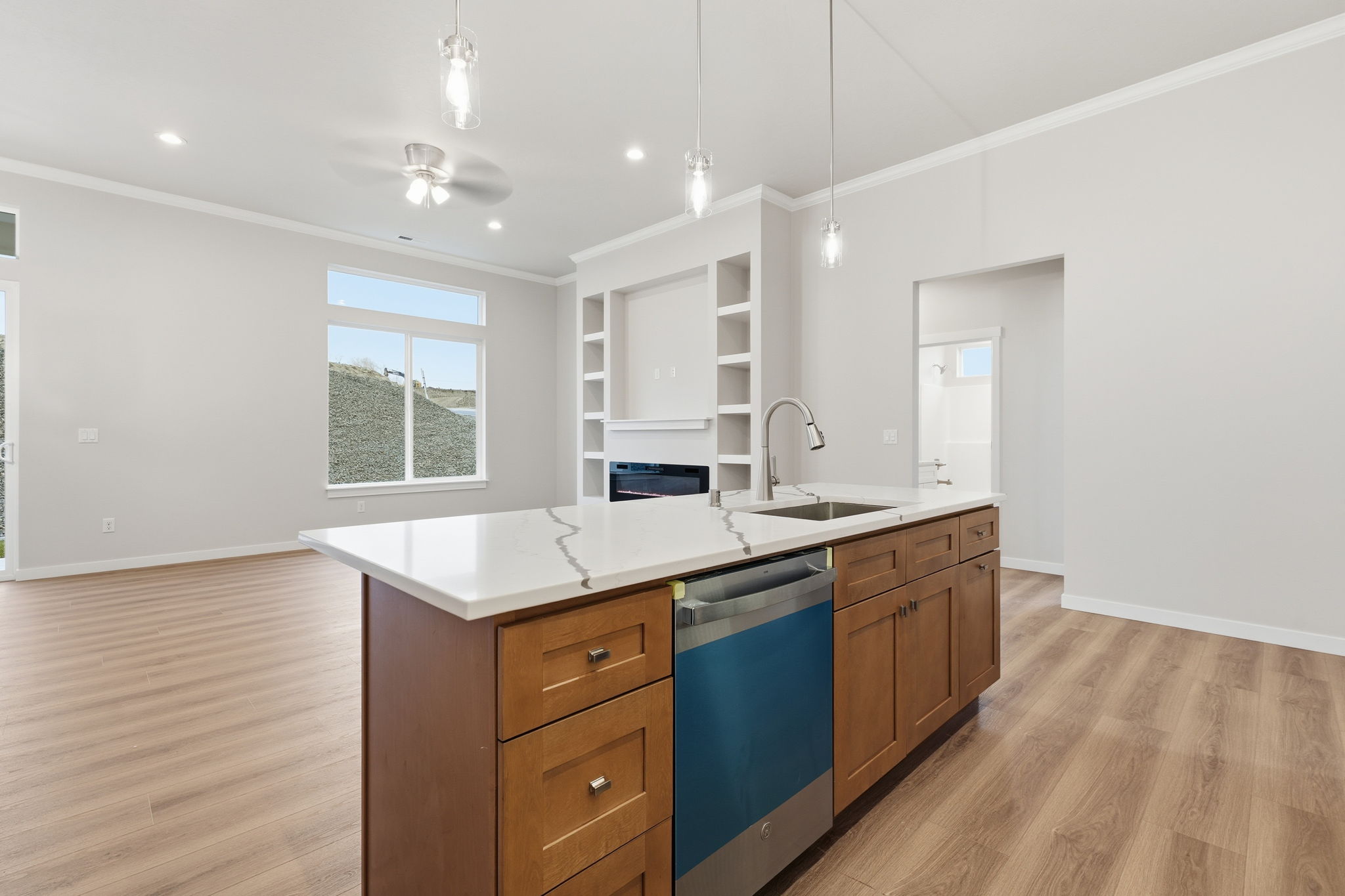  Open and Light Filled Floorplan - 物件實景
