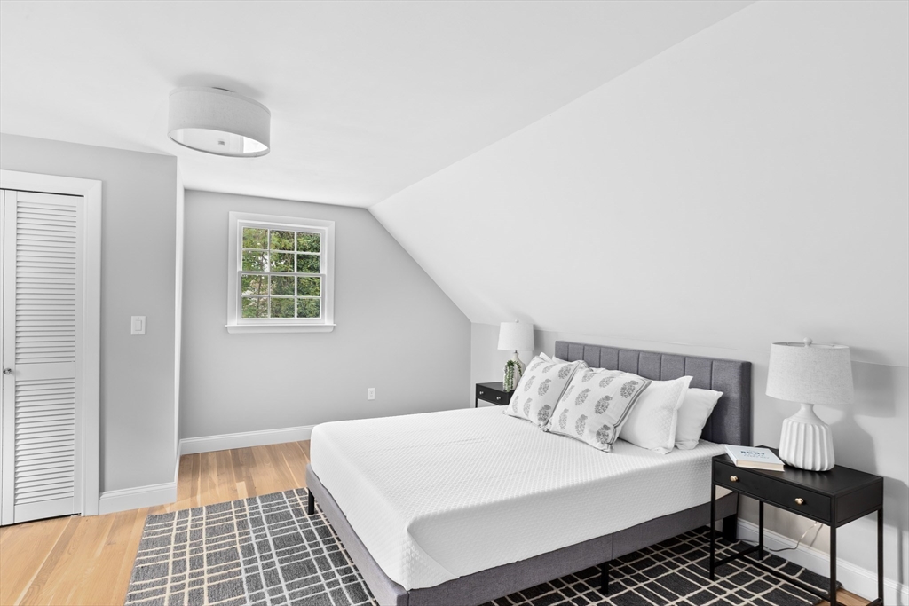 Hingham, Massachusetts, 02043, United States, 4 Bedrooms Bedrooms, ,2 BathroomsBathrooms,Residential,For Sale,2001936