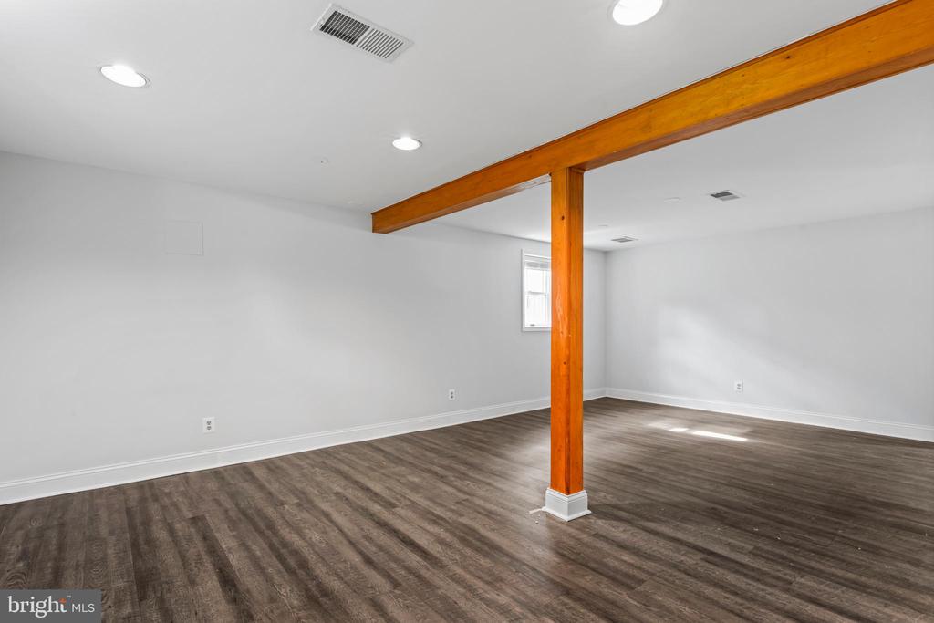 Falls Church, Virginia, 22043, United States, 5 Bedrooms Bedrooms, ,3 BathroomsBathrooms,Residential,For Sale,1977846