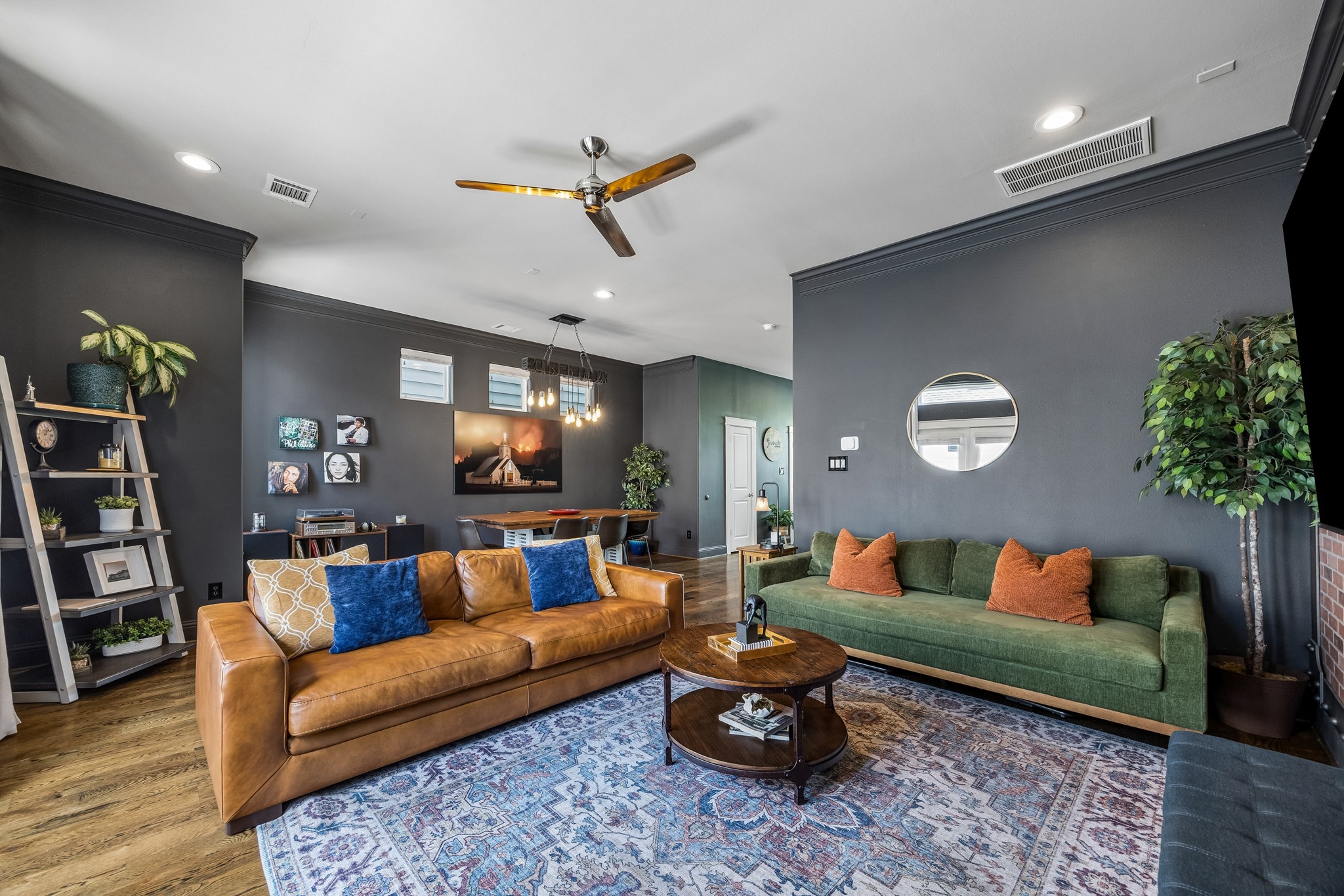  624 E 28th St - 物件實景