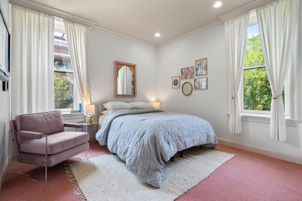 Brookline, Massachusetts, 02445, United States, 2 Bedrooms Bedrooms, ,3 BathroomsBathrooms,Residential,For Sale,1898369
