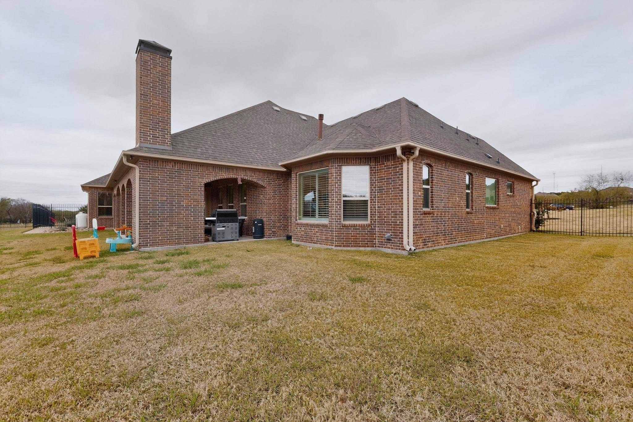 Cedar Hill, Texas, 75104, United States, 3 Bedrooms Bedrooms, ,4 BathroomsBathrooms,Residential,For Sale,1999299