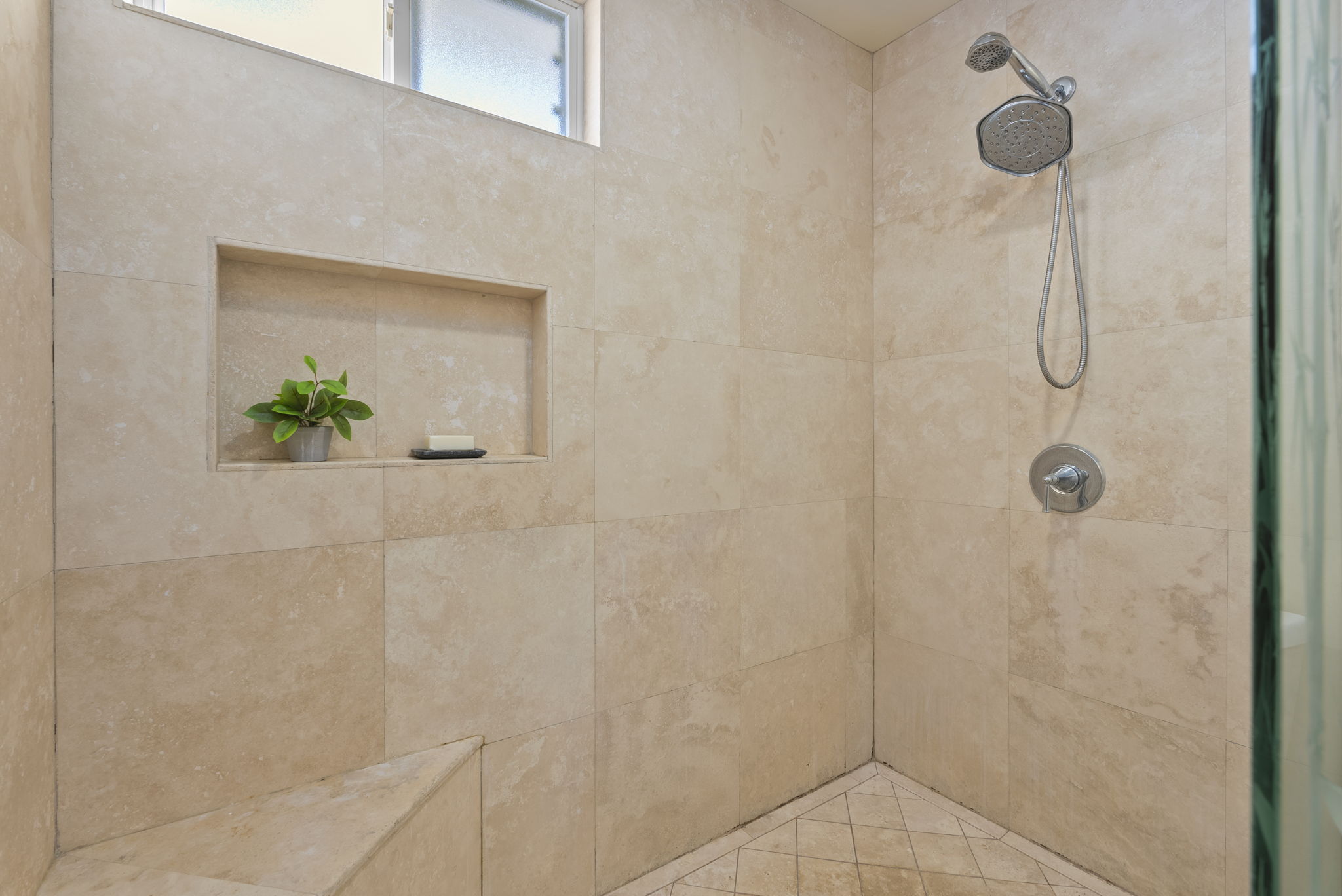 Kailua, Hawaii, 96734, United States, 6 Bedrooms Bedrooms, ,4 BathroomsBathrooms,Residential,For Sale,1981977