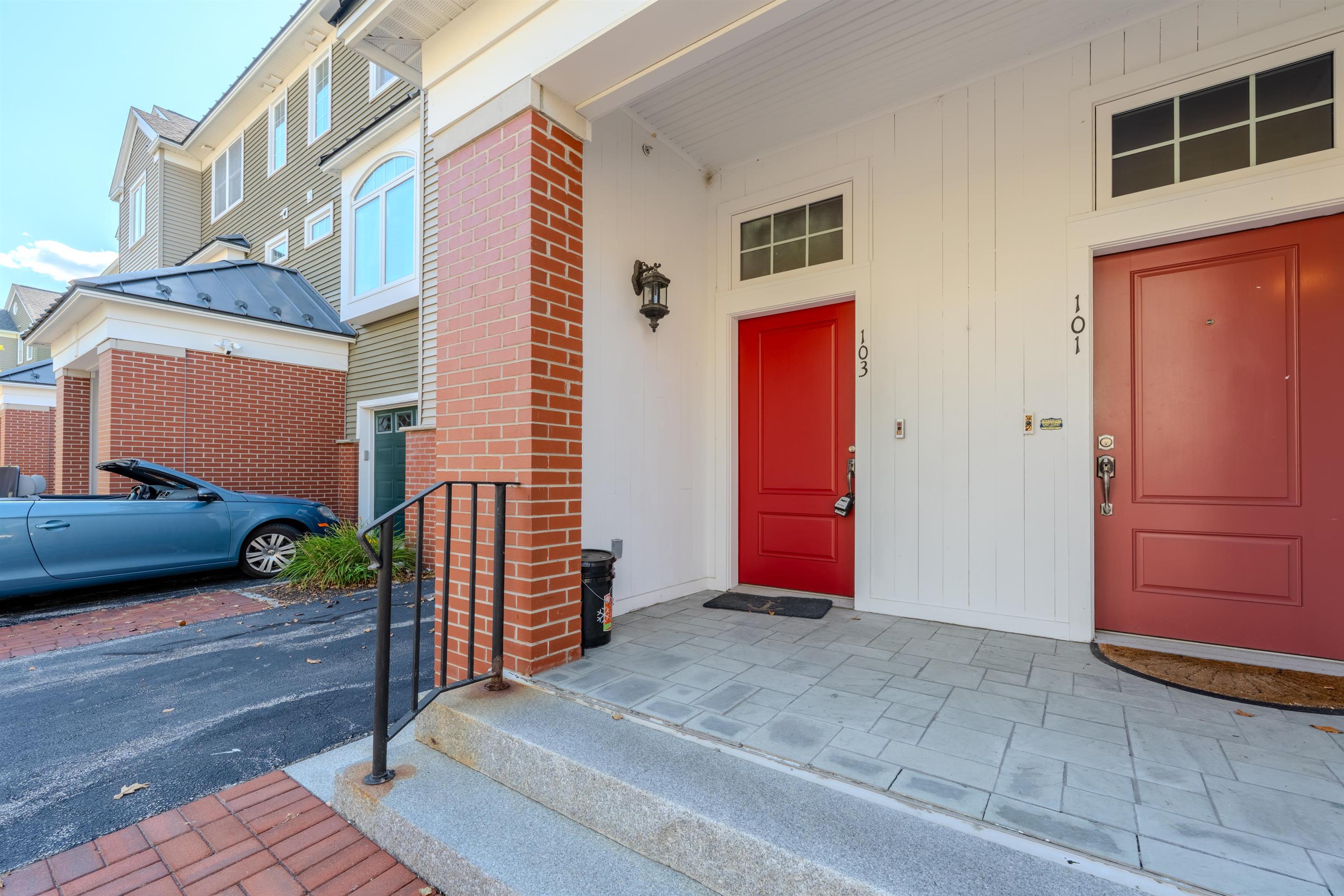 Manchester, New Hampshire, 03101, United States, 2 Bedrooms Bedrooms, ,1 BathroomBathrooms,Residential,For Sale,1933144
