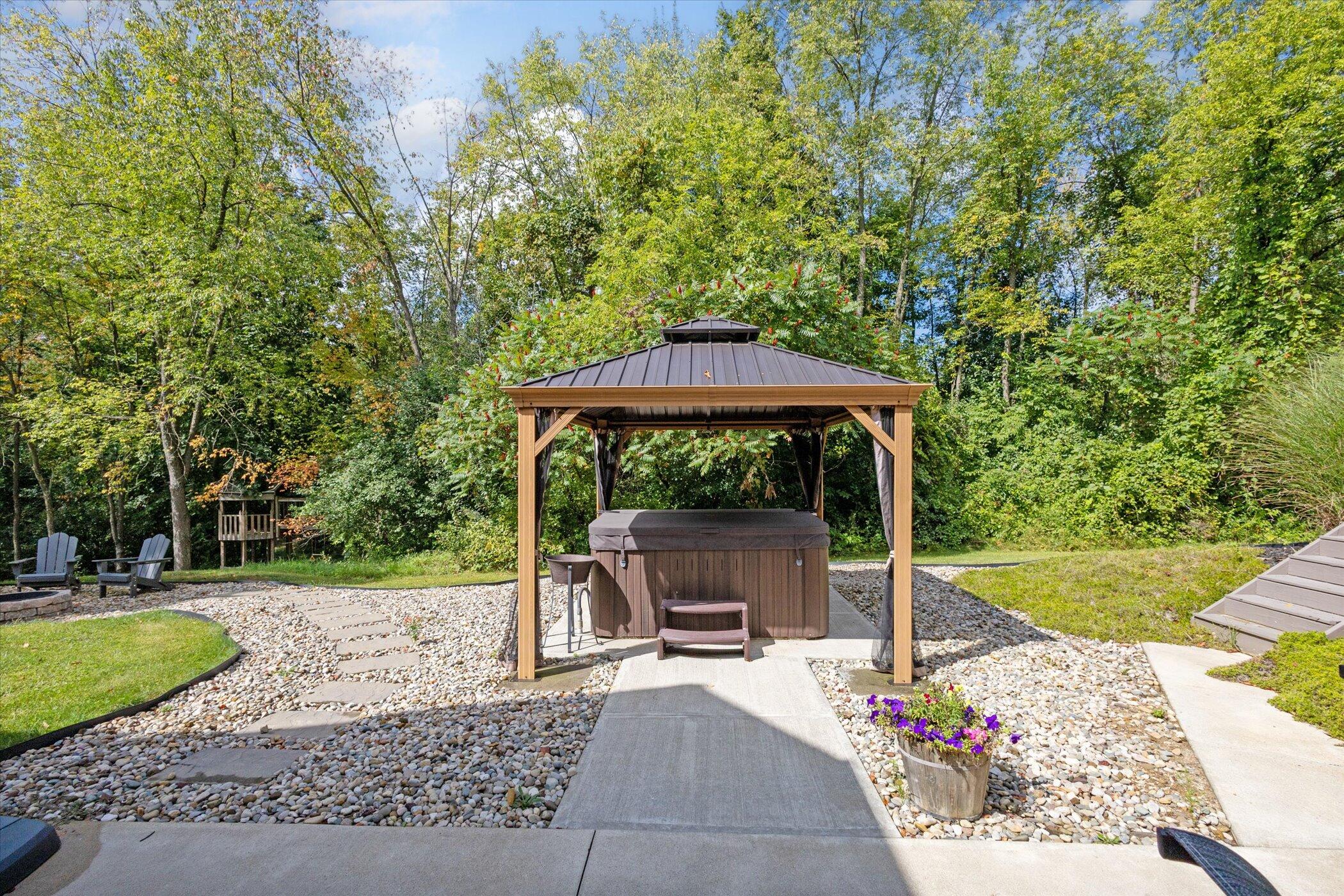 Horton, Michigan, 49246, United States, 5 Bedrooms Bedrooms, ,4 BathroomsBathrooms,Residential,For Sale,1940330
