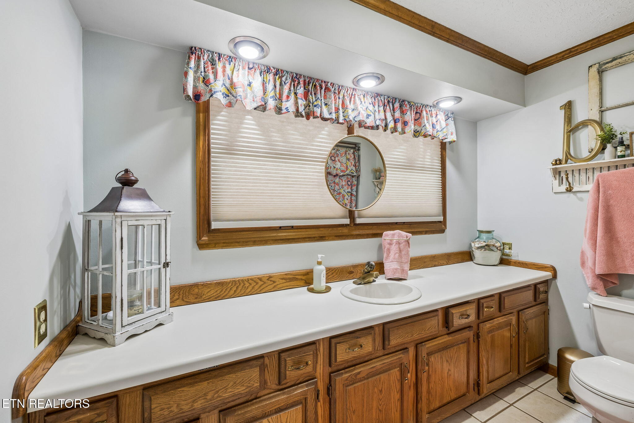 Kingston, Tennessee, 37763, United States, 3 Bedrooms Bedrooms, ,3 BathroomsBathrooms,Residential,For Sale,2013795