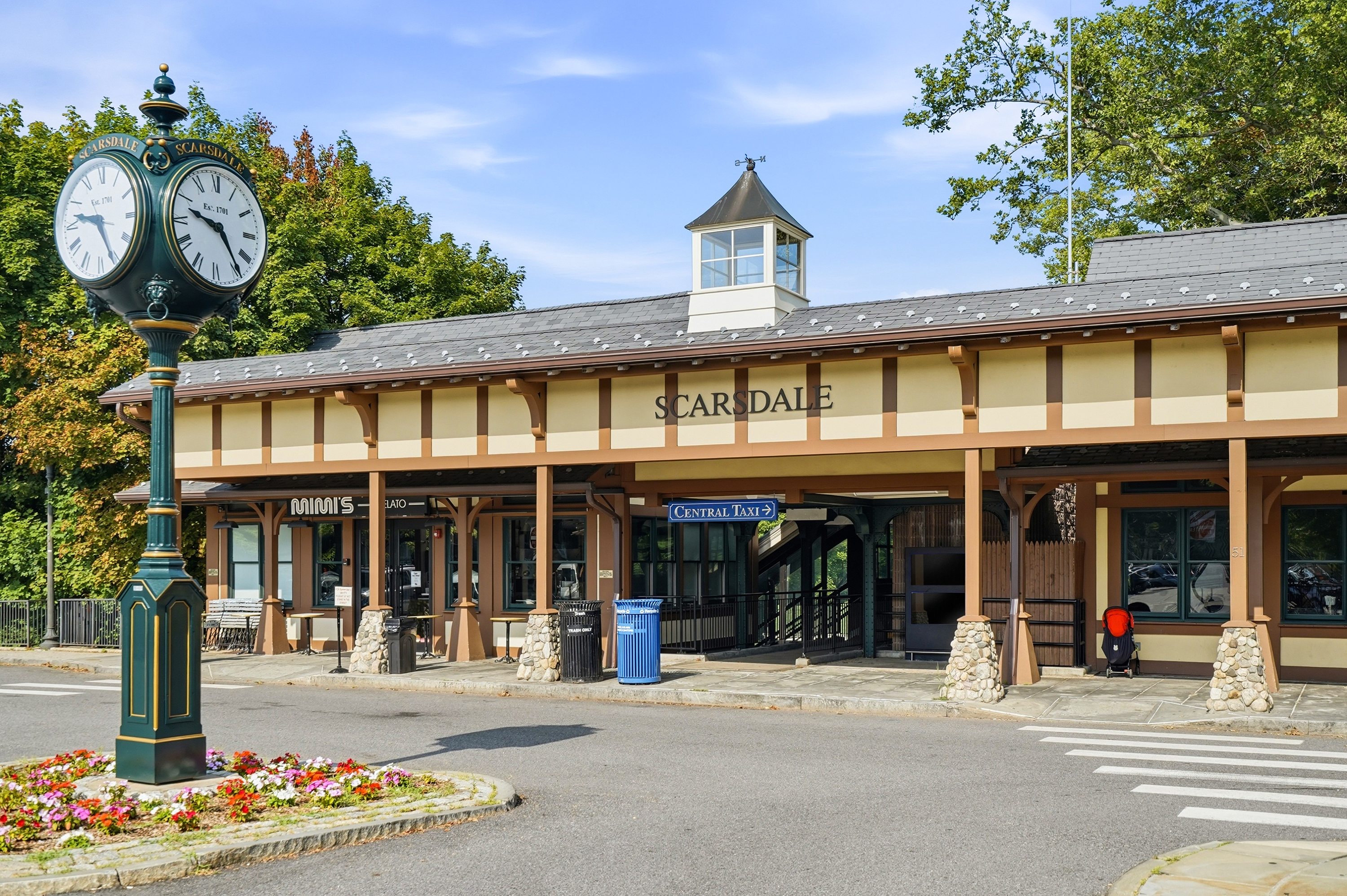 Beautifully updated first-floor studio in the gated Scarsdale Chateaux community - 物件實景