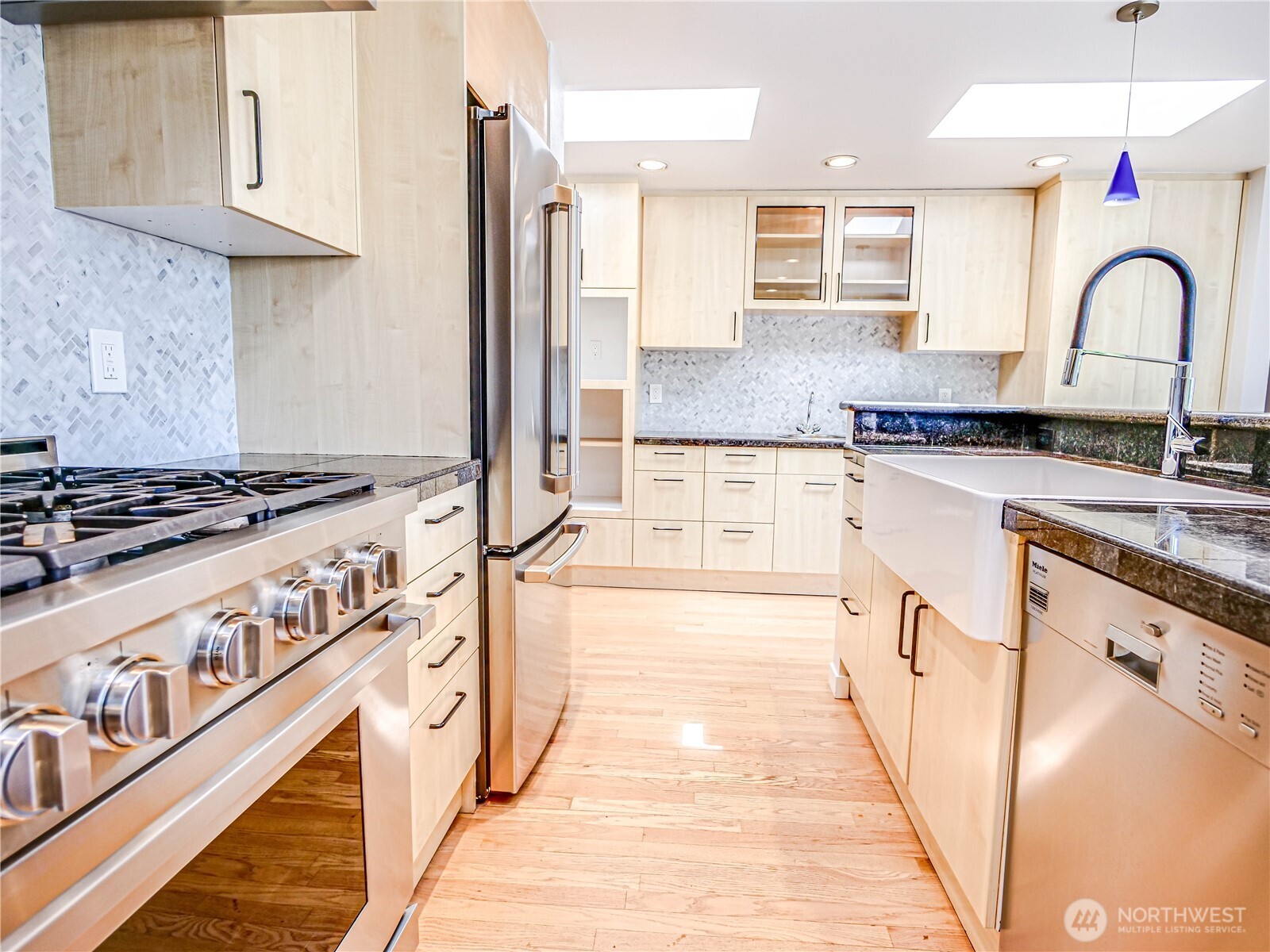 Seattle, Washington, 98116, United States, 3 Bedrooms Bedrooms, ,2 BathroomsBathrooms,Residential,For Sale,1977530