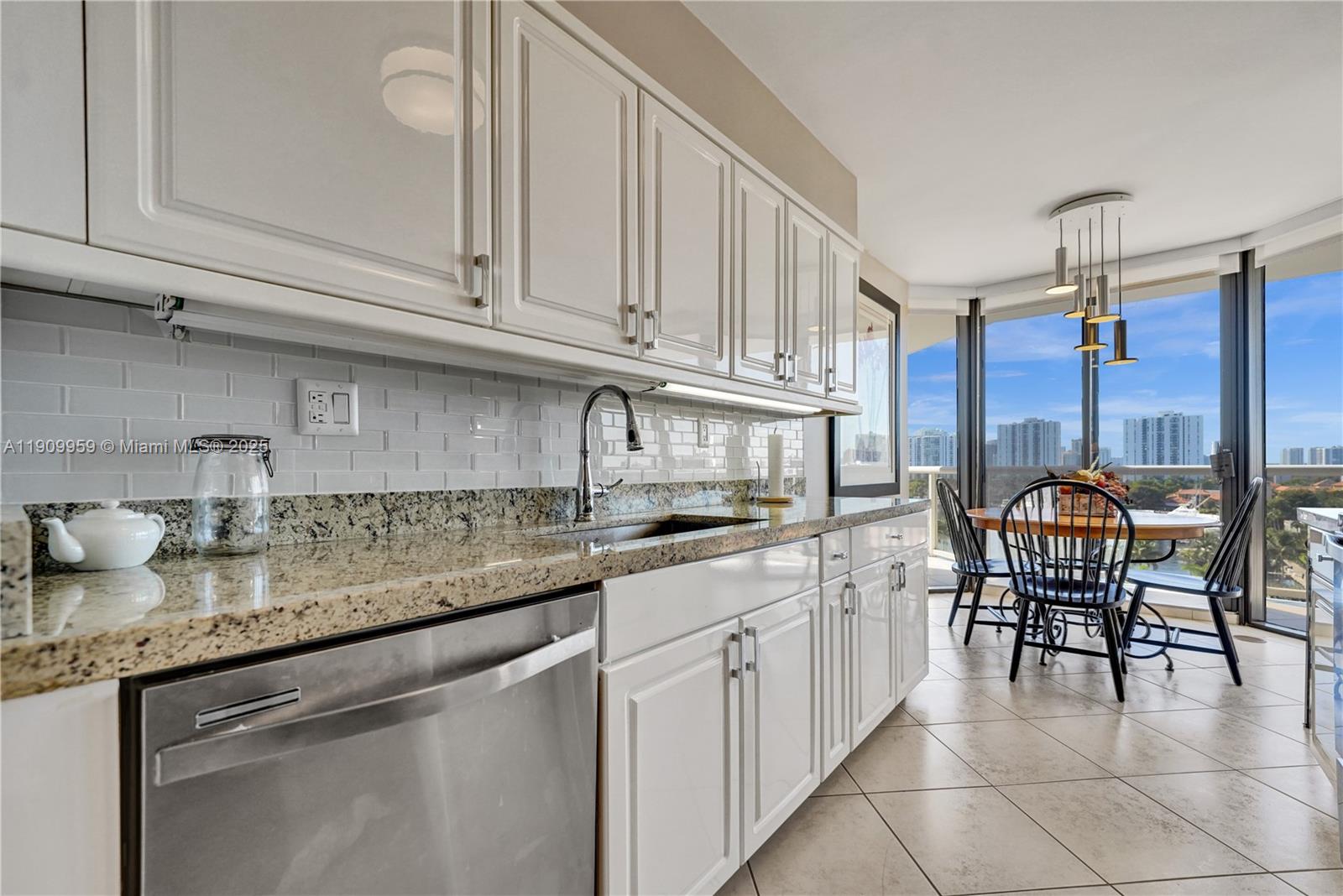 Aventura, Florida, 33180, United States, 2 Bedrooms Bedrooms, ,2 BathroomsBathrooms,Residential,For Sale,1988948