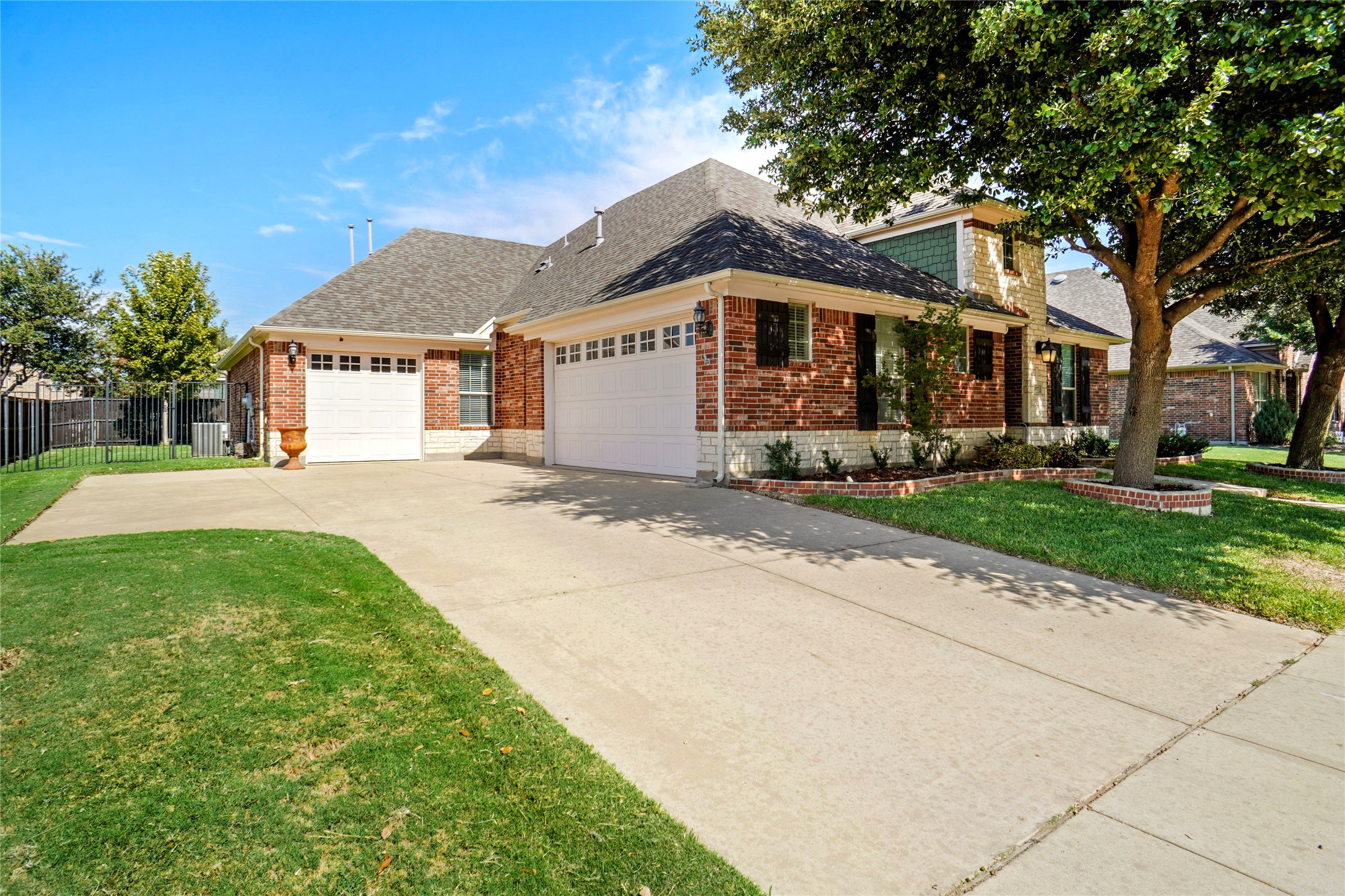 North Richland Hills, Texas, 76182, United States, 4 Bedrooms Bedrooms, ,3 BathroomsBathrooms,Residential,For Sale,1970443