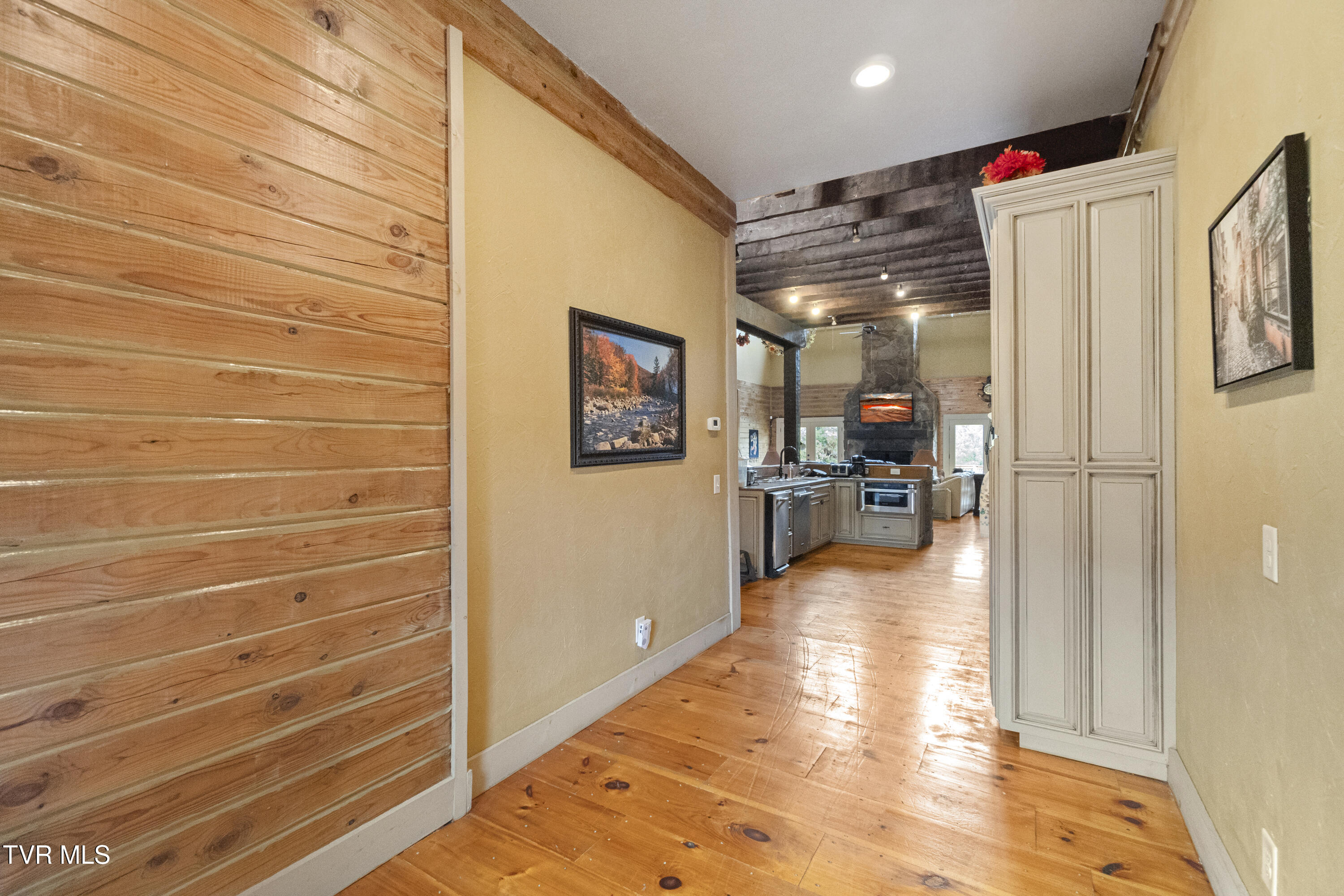 Greeneville, Tennessee, 37745, United States, 5 Bedrooms Bedrooms, ,4 BathroomsBathrooms,Residential,For Sale,1981962