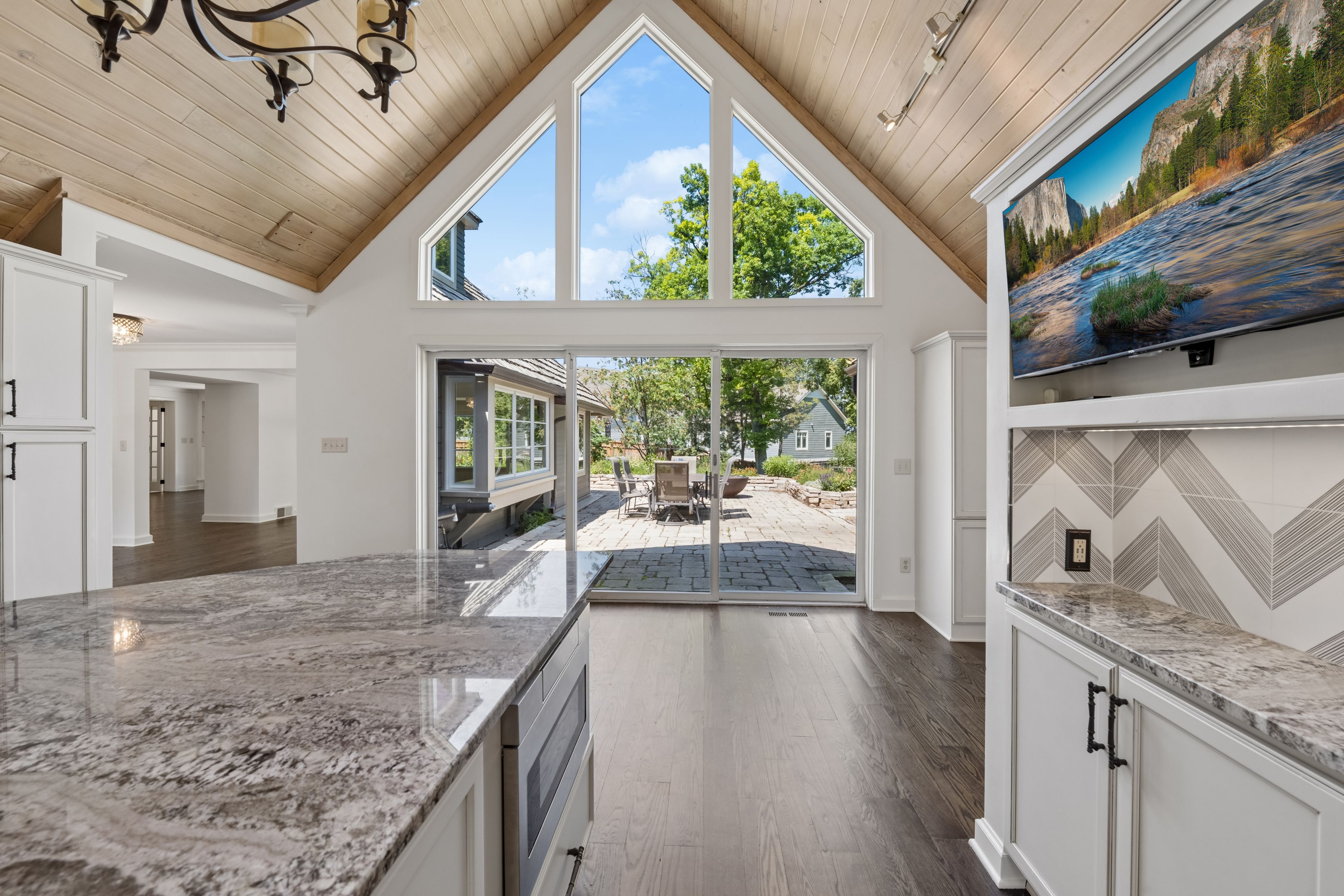  Elegant French-Inspired Hilldale Estate - 物件實景