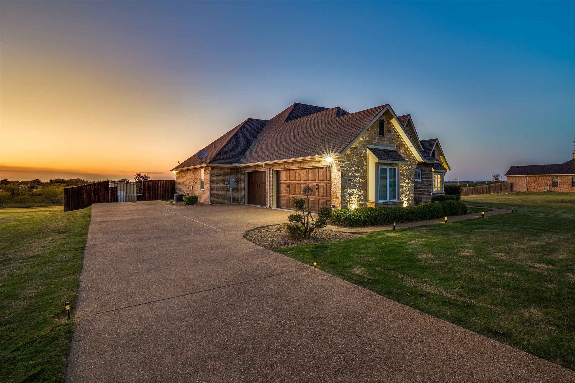 Oak Ridge, Texas, 75142, United States, 3 Bedrooms Bedrooms, ,3 BathroomsBathrooms,Residential,For Sale,1976084
