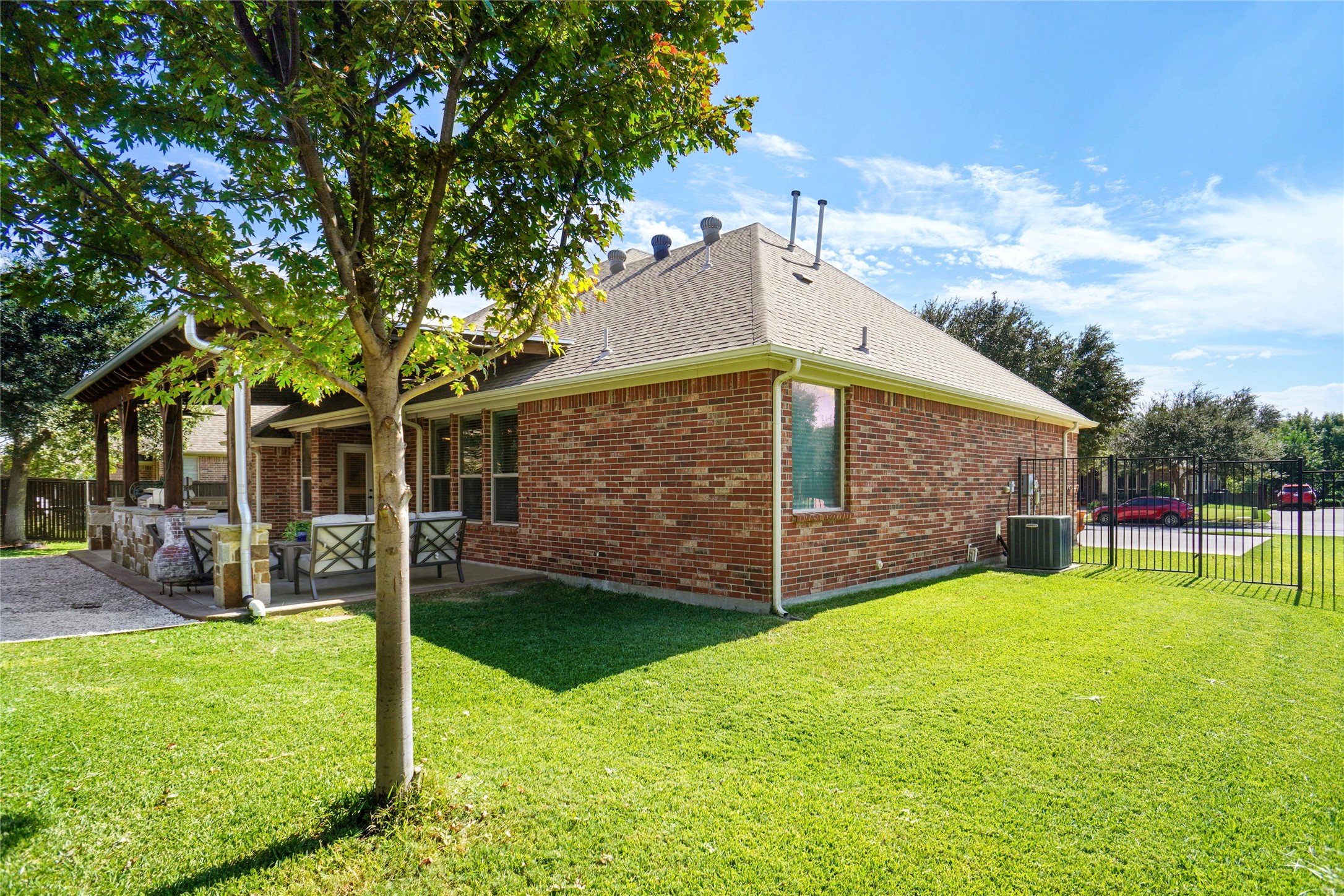 North Richland Hills, Texas, 76182, United States, 4 Bedrooms Bedrooms, ,3 BathroomsBathrooms,Residential,For Sale,1970443