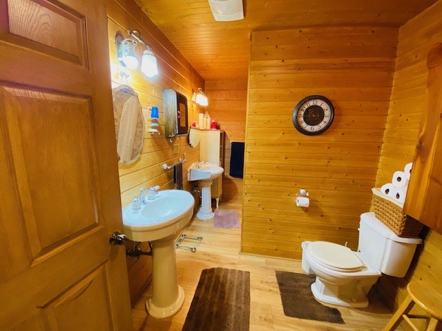 Hatfield, Arkansas, 71945, United States, 2 Bedrooms Bedrooms, ,1 BathroomBathrooms,Residential,For Sale,1977667