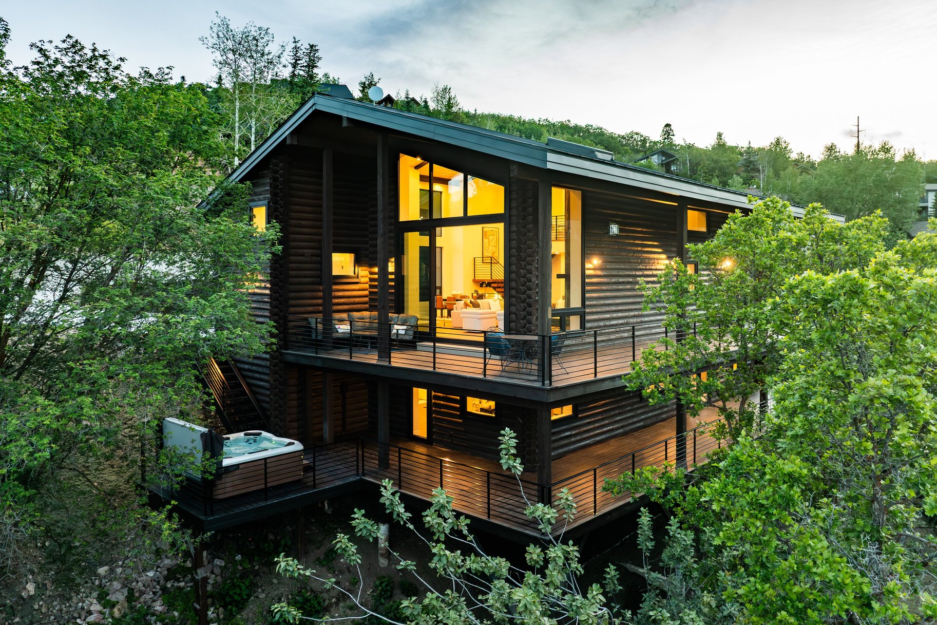  Full Scale Rebuild with Amazing Outdoor Spaces and Views - 物件實景