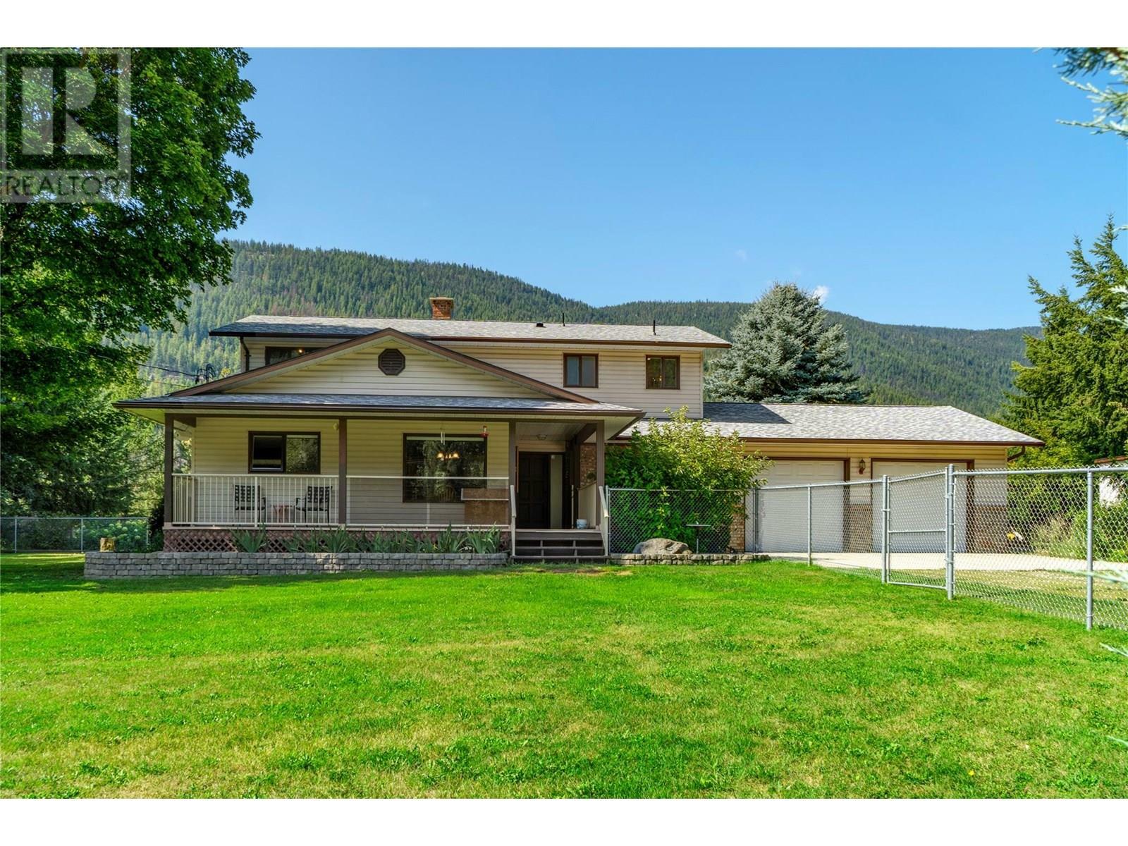 CASTLEGAR, British Columbia, V1N 4S6, CA, 4 Bedrooms Bedrooms, ,3 BathroomsBathrooms,Residential,For Sale,1859816