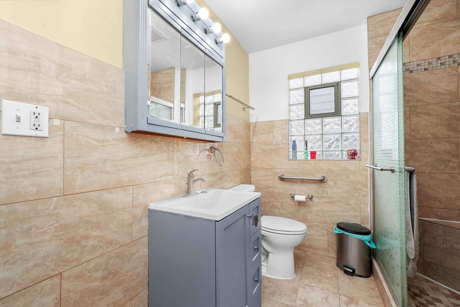 Chicago, Illinois, 60630, United States, 8 Bedrooms Bedrooms, ,3 BathroomsBathrooms,Residential,For Sale,1892523