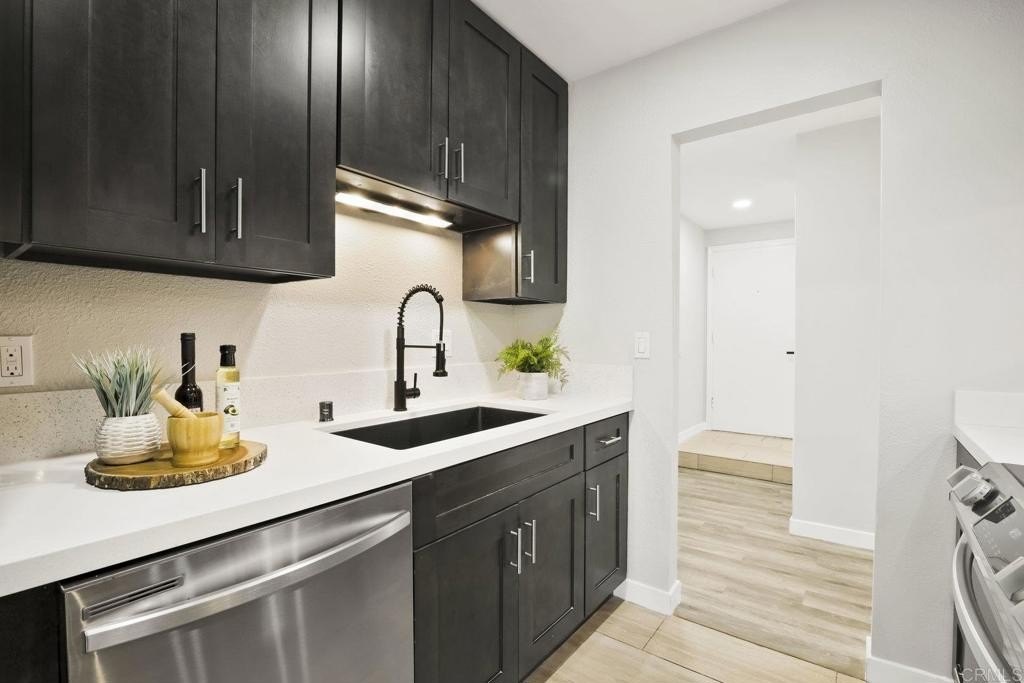 San Diego, California, 92111, United States, 2 Bedrooms Bedrooms, ,2 BathroomsBathrooms,Residential,For Sale,1948740