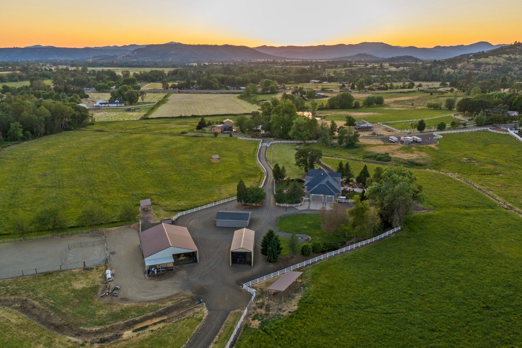  163 Hidden Valley Drive Eagle Point, OR 97524 - 物件實景