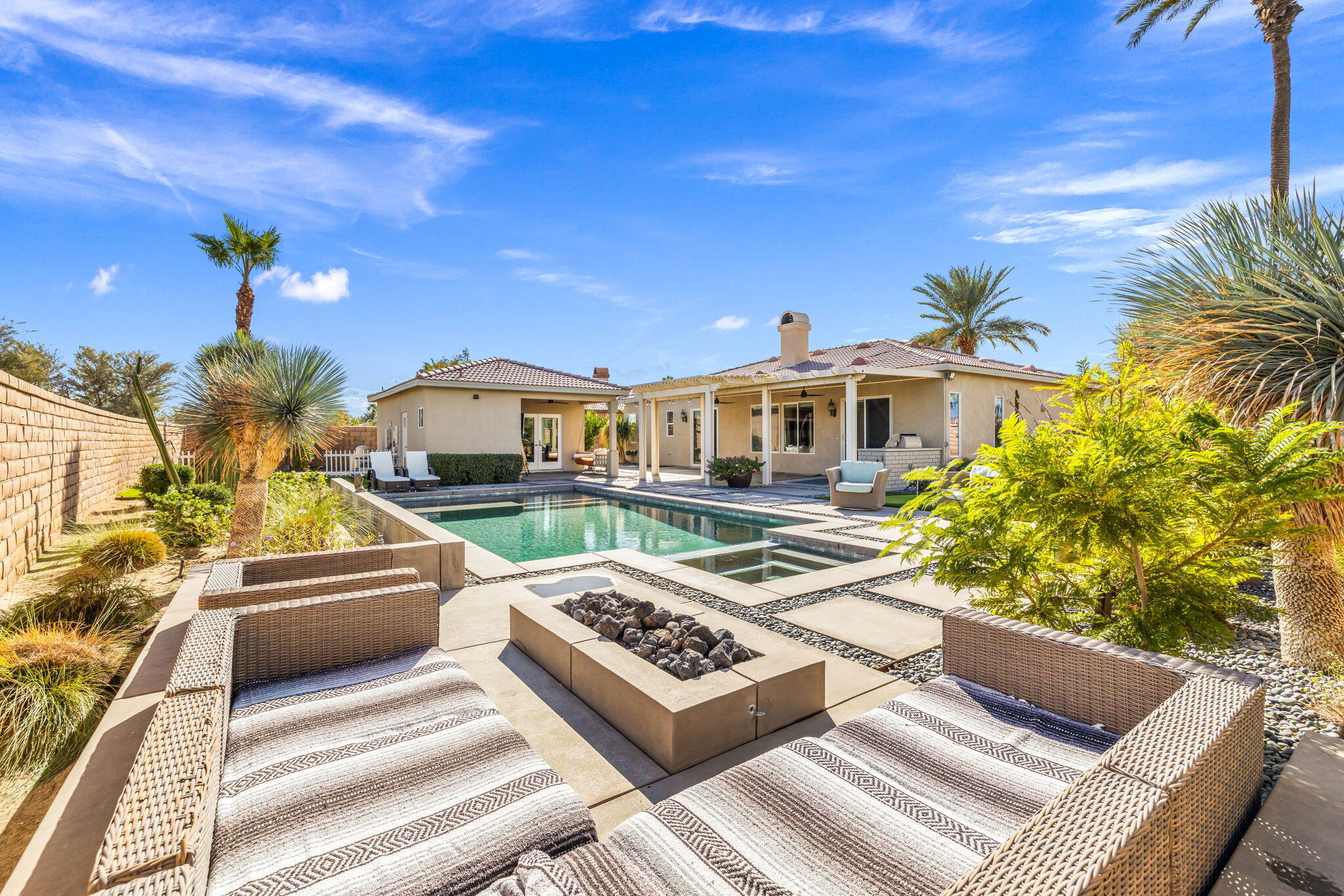 La Quinta, California, 92253, United States, 5 Bedrooms Bedrooms, ,3 BathroomsBathrooms,Residential,For Sale,1998389