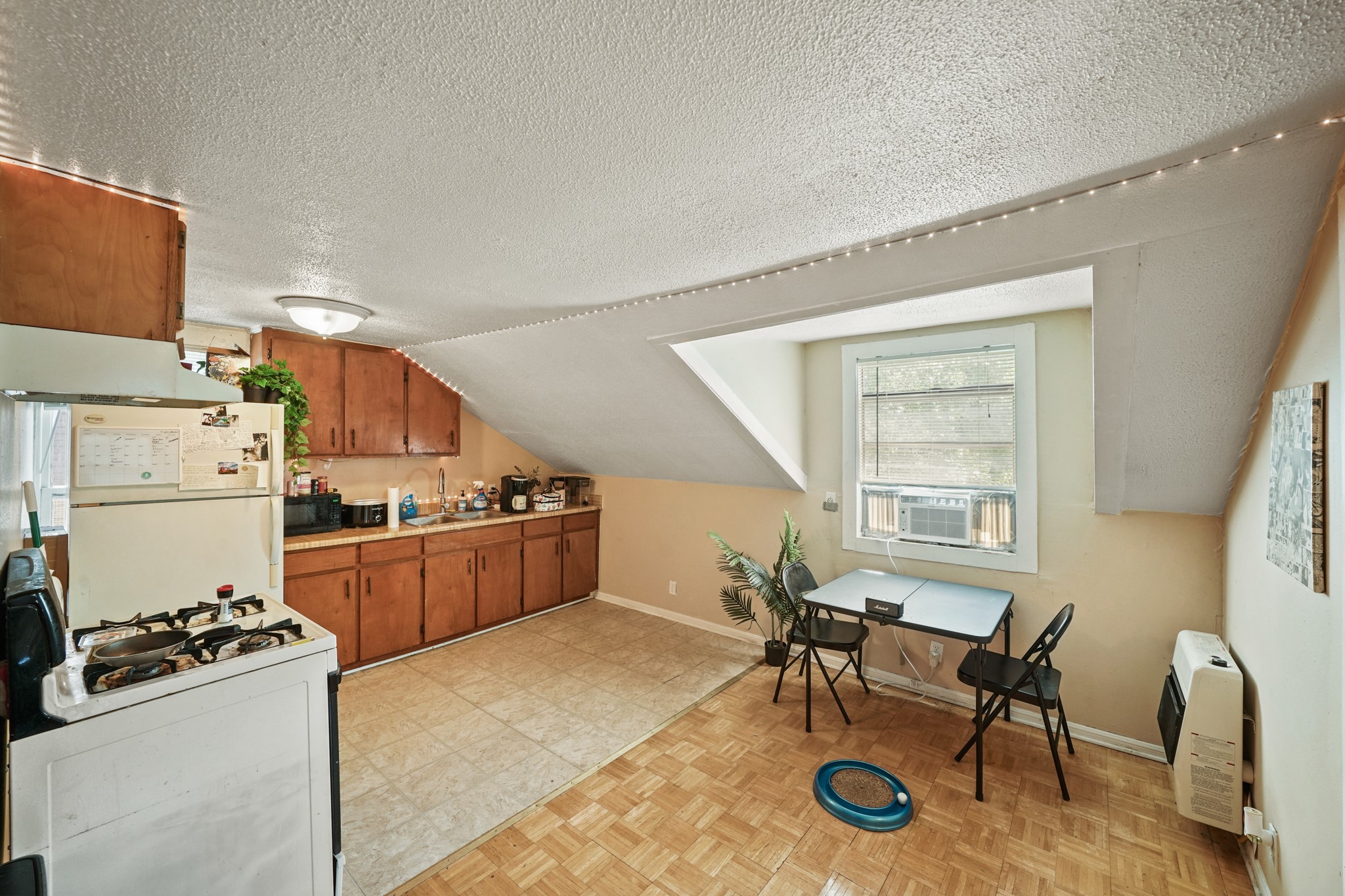Houston, Texas, 77008, United States, 2 Bedrooms Bedrooms, ,1 BathroomBathrooms,Residential,For Sale,1868340
