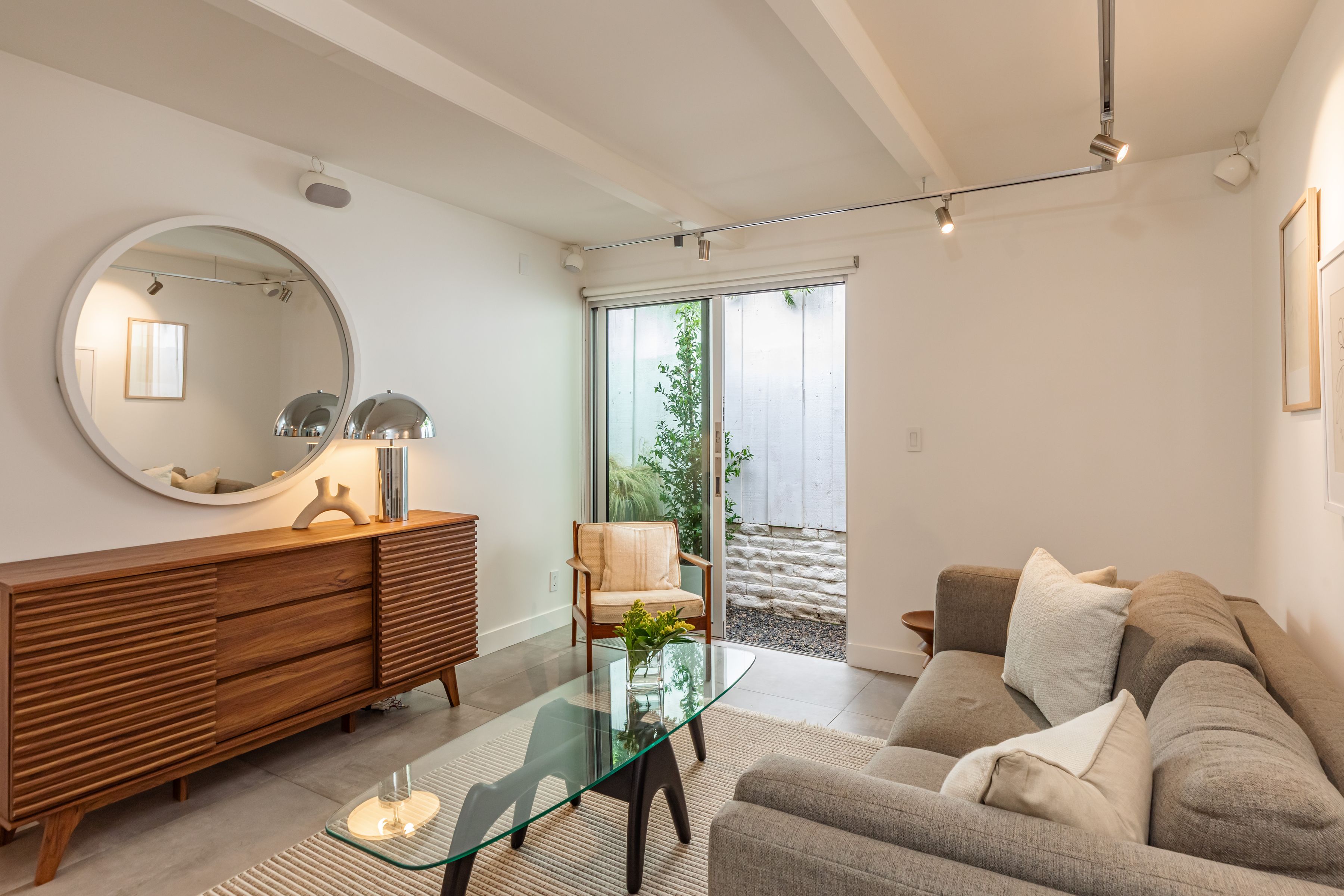  586 Lorna Lane - 物件實景