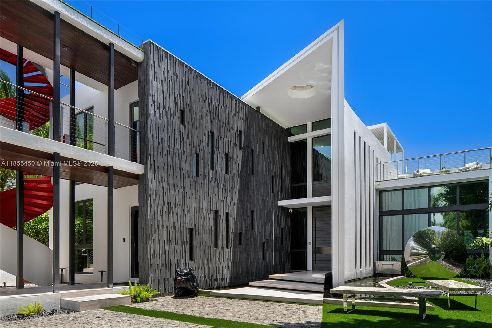 Miami Beach, Florida, 33140, United States, 5 Bedrooms Bedrooms, ,8 BathroomsBathrooms,Residential,For Sale,1918042