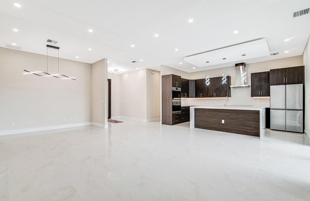 Palm Springs, Florida, 33461, United States, 4 Bedrooms Bedrooms, ,5 BathroomsBathrooms,Residential,For Sale,1835597
